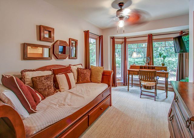 Guest Suite- 1Twin Daybed & 1 Twin Trundle