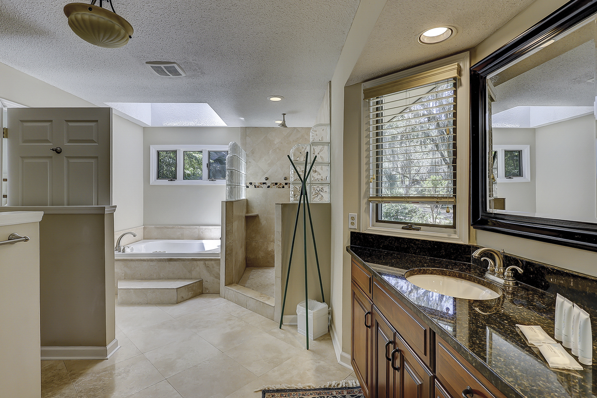 King Suite Full Bathroom