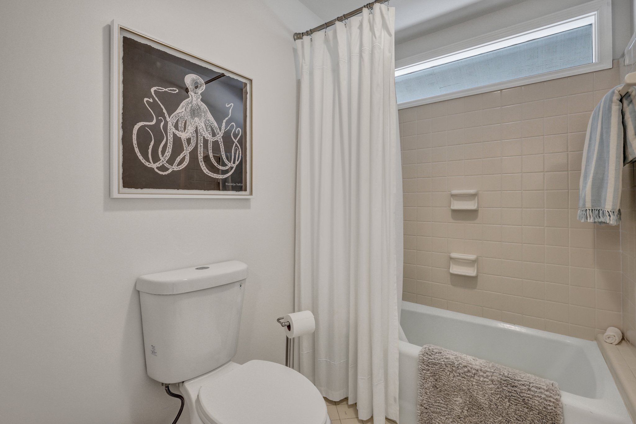 Jack and Jill Full Bathroom