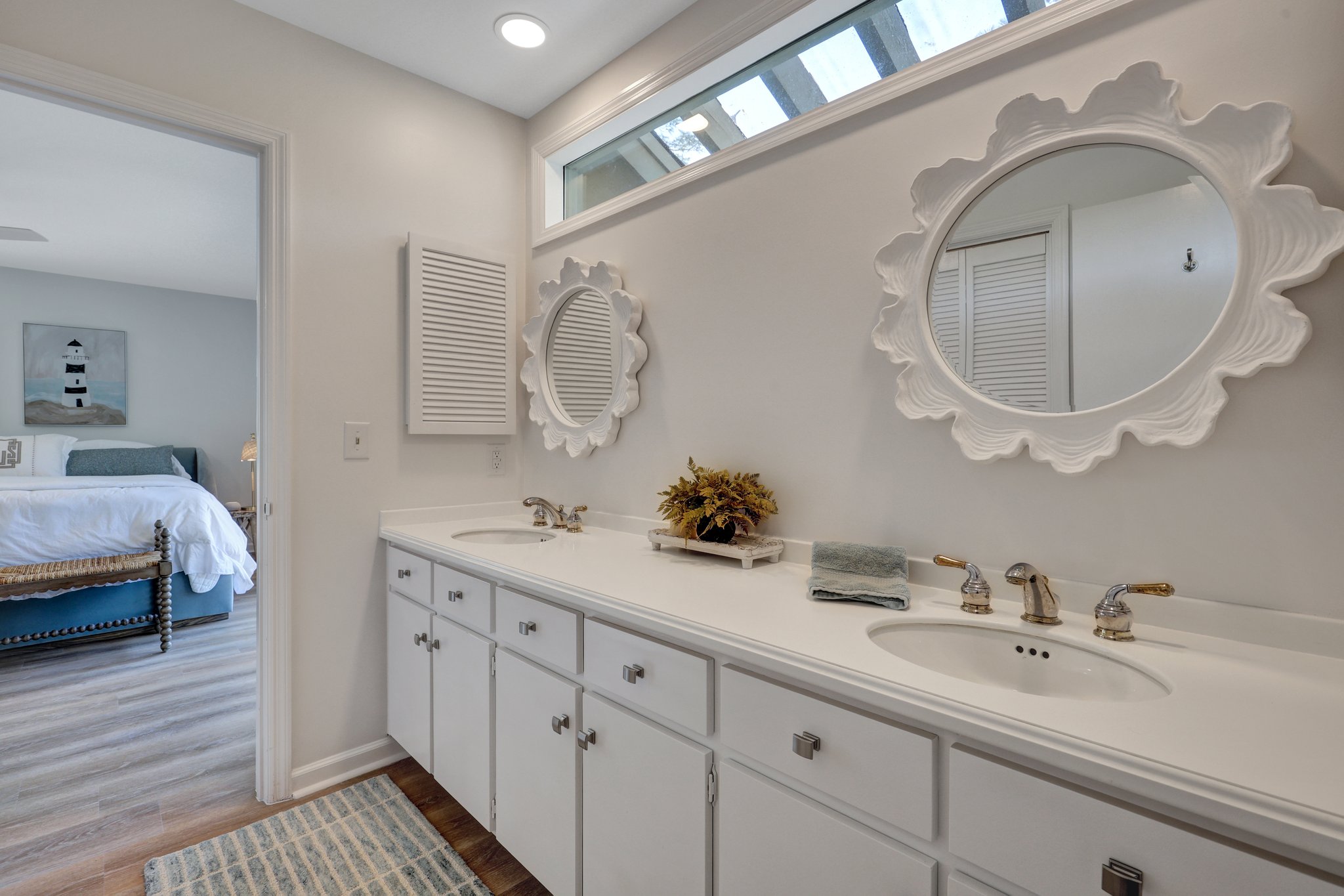 King Suite Full Bathroom