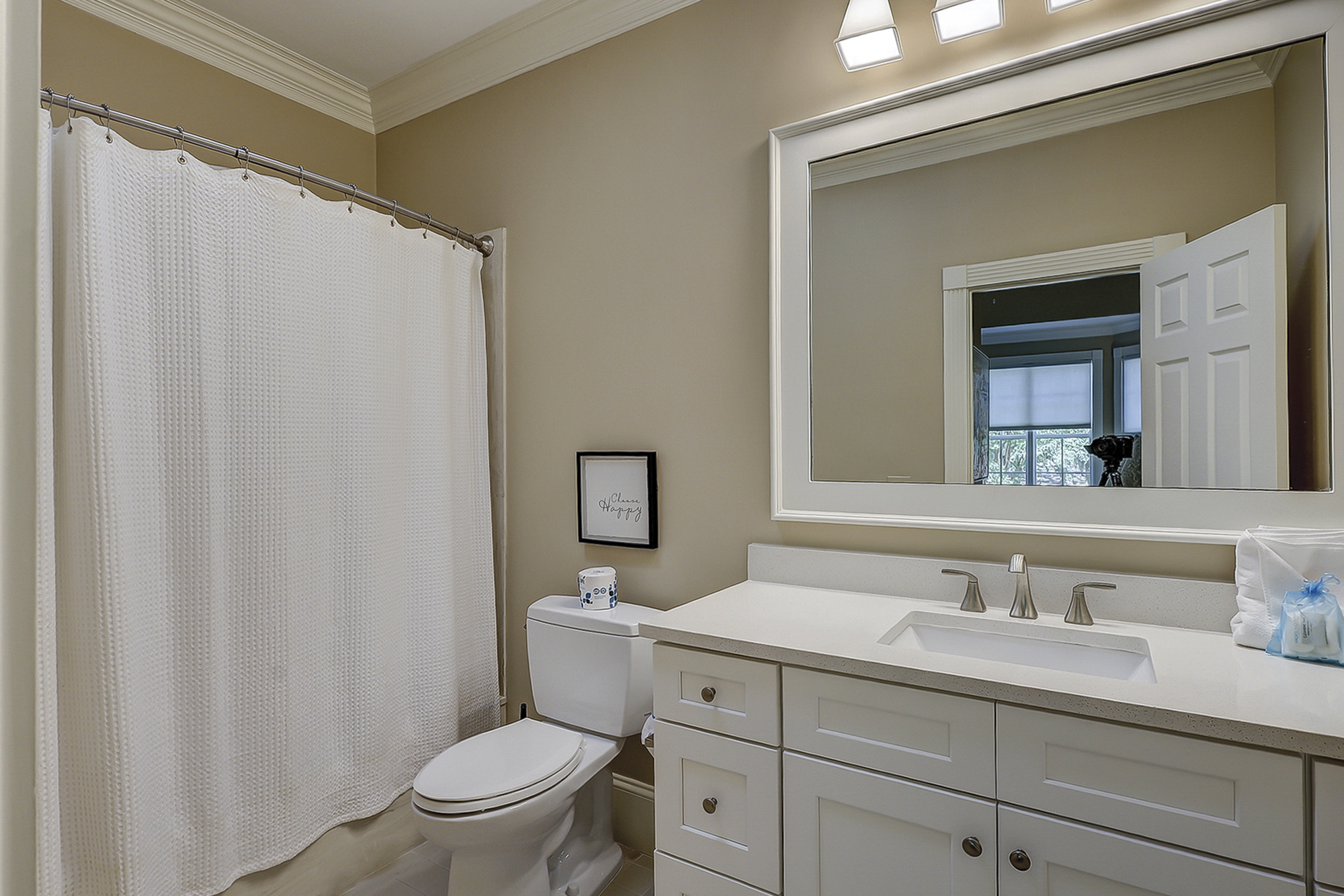 King Suite Full Bathroom