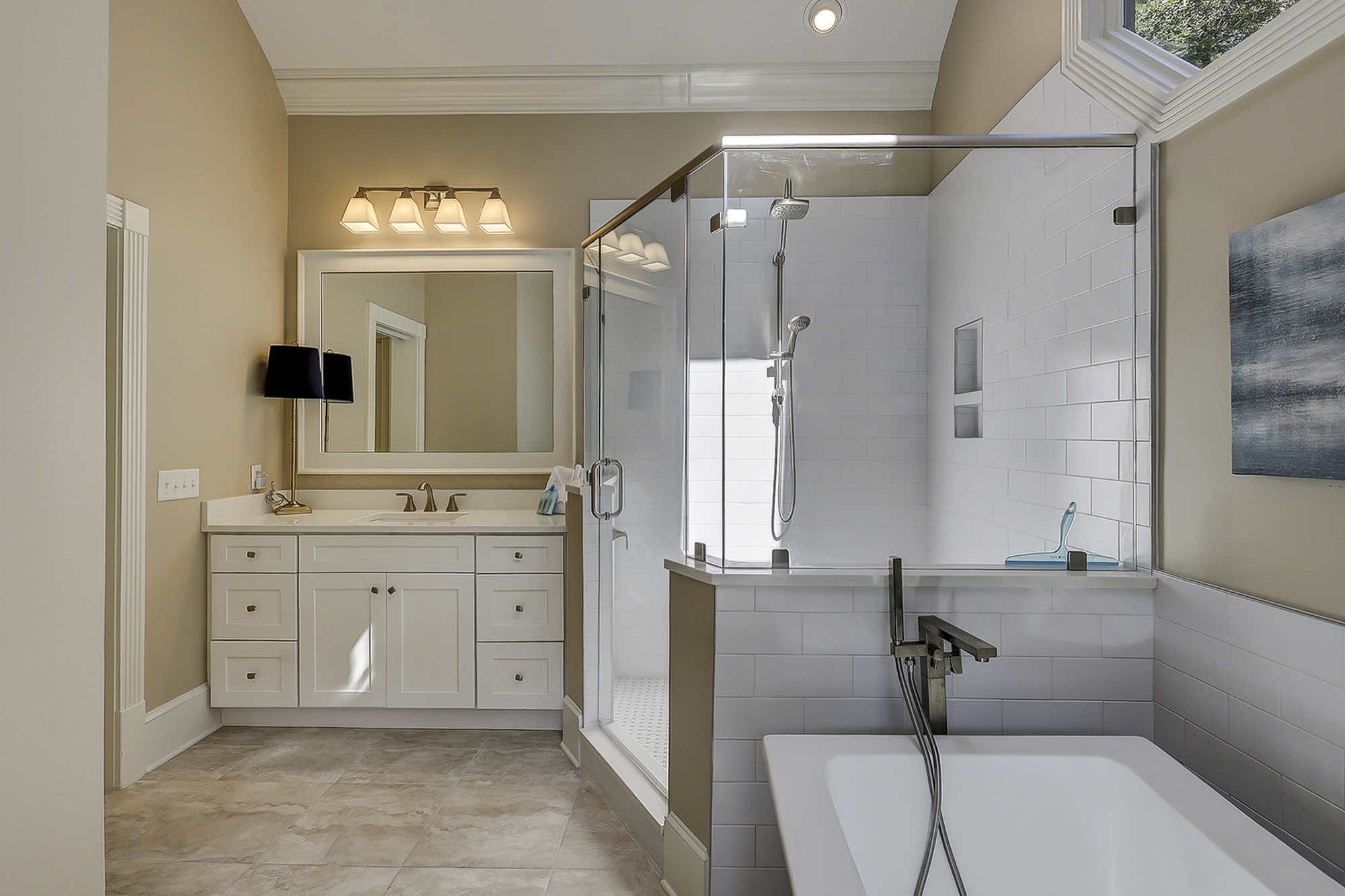 King Suite Full Bathroom