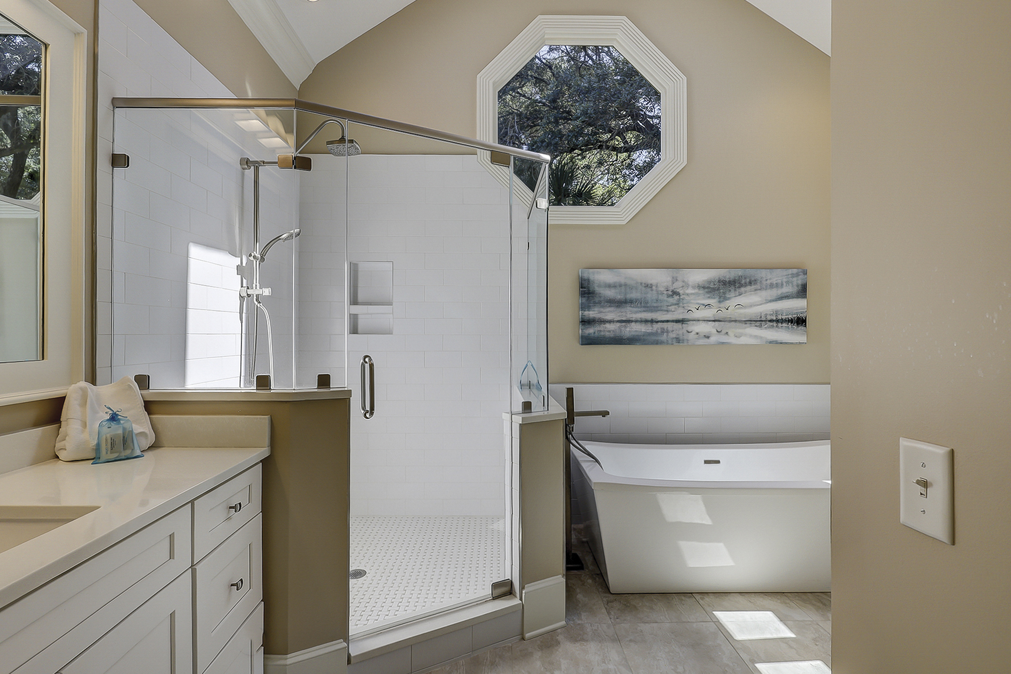 King Suite Full Bathroom