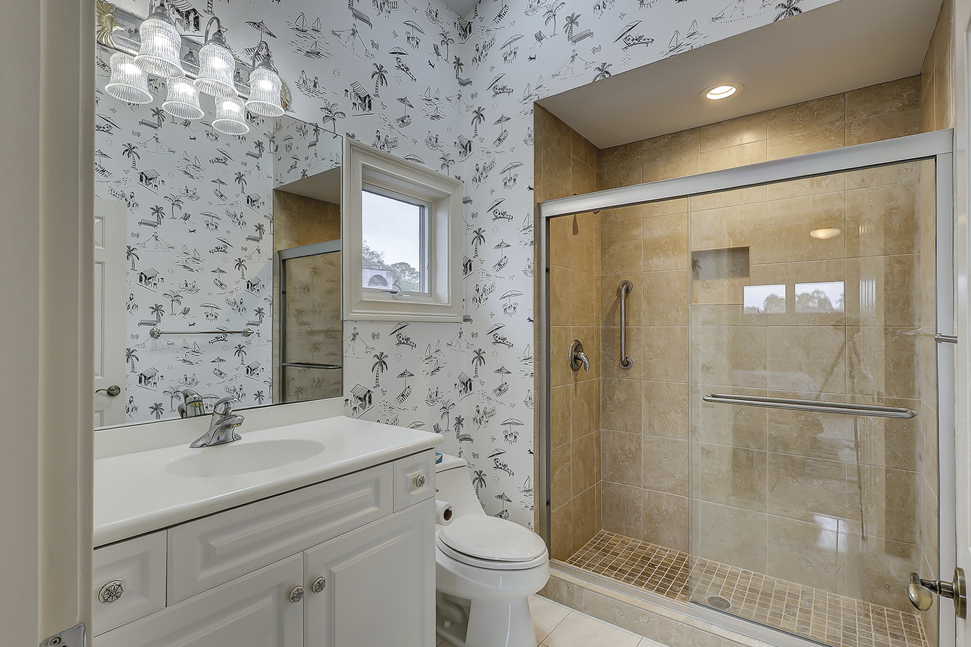 King Suite Full Bathroom