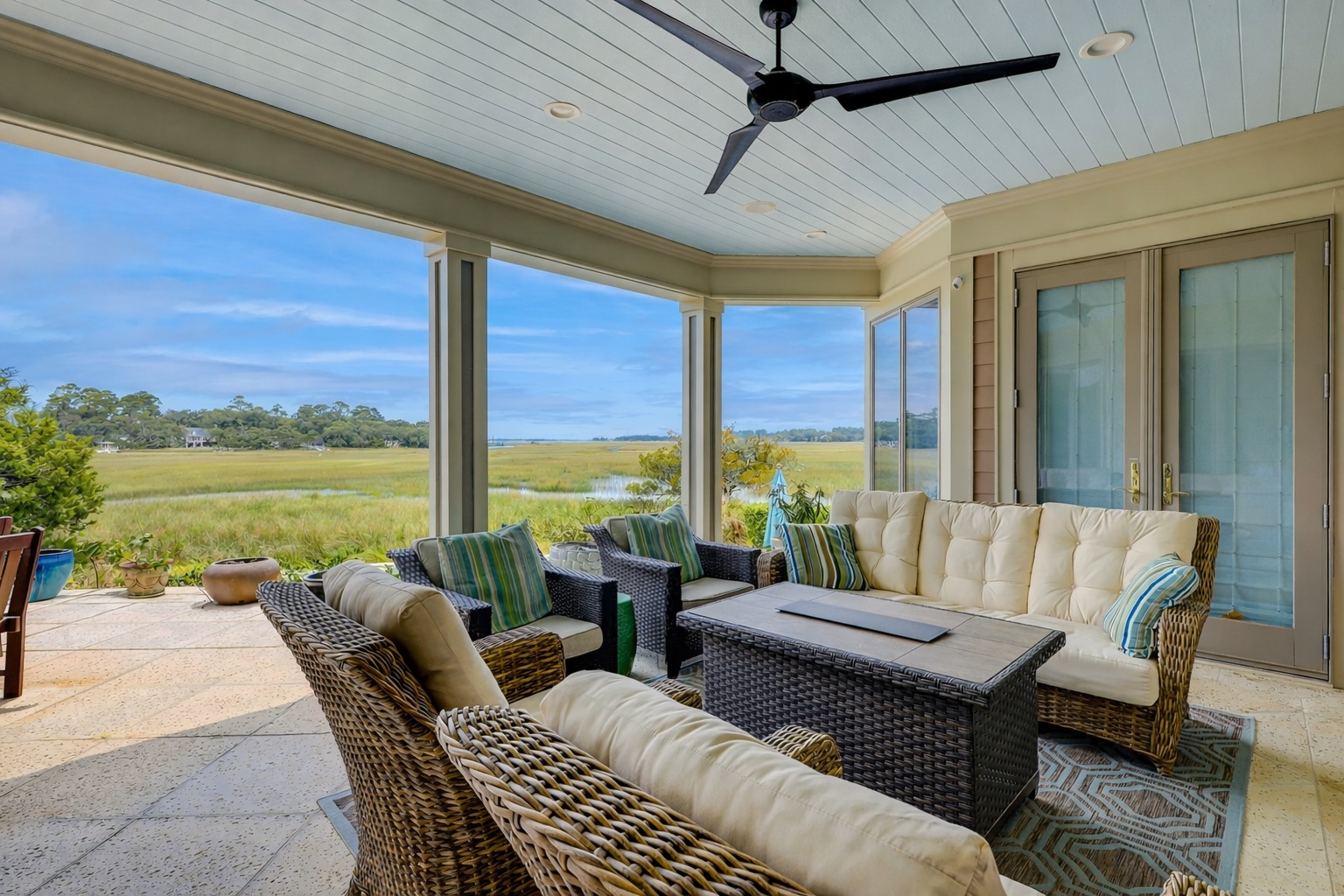 Outdoor Living Area w/ Fire Table