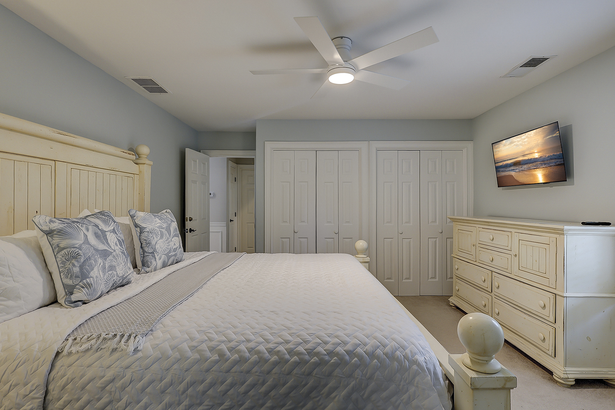 King Suite - 2nd Floor