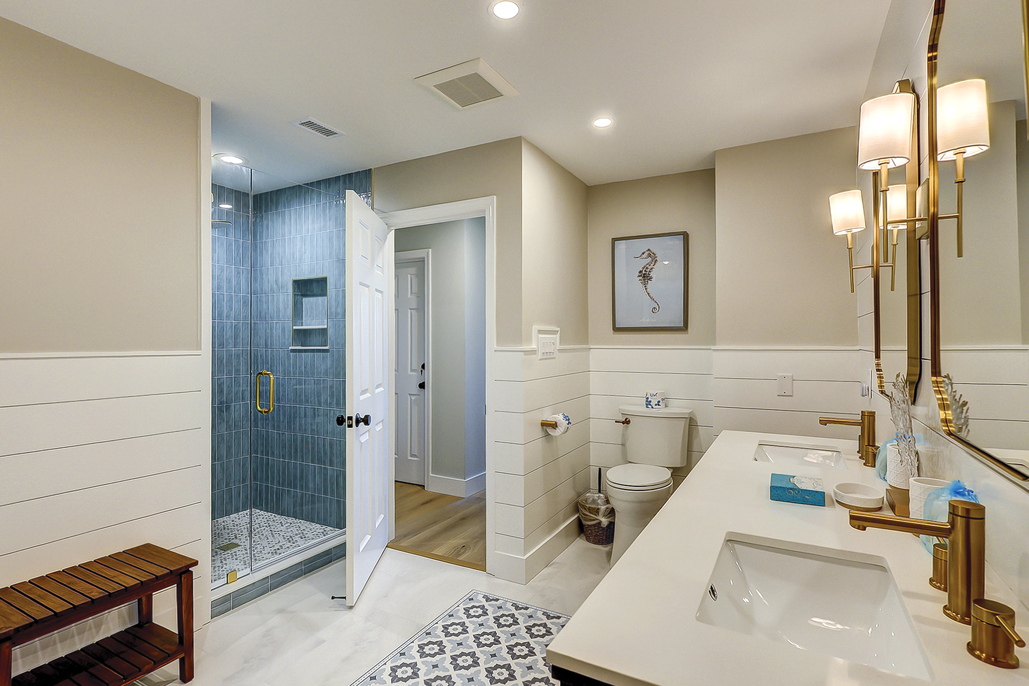 King Suite Full Bathroom