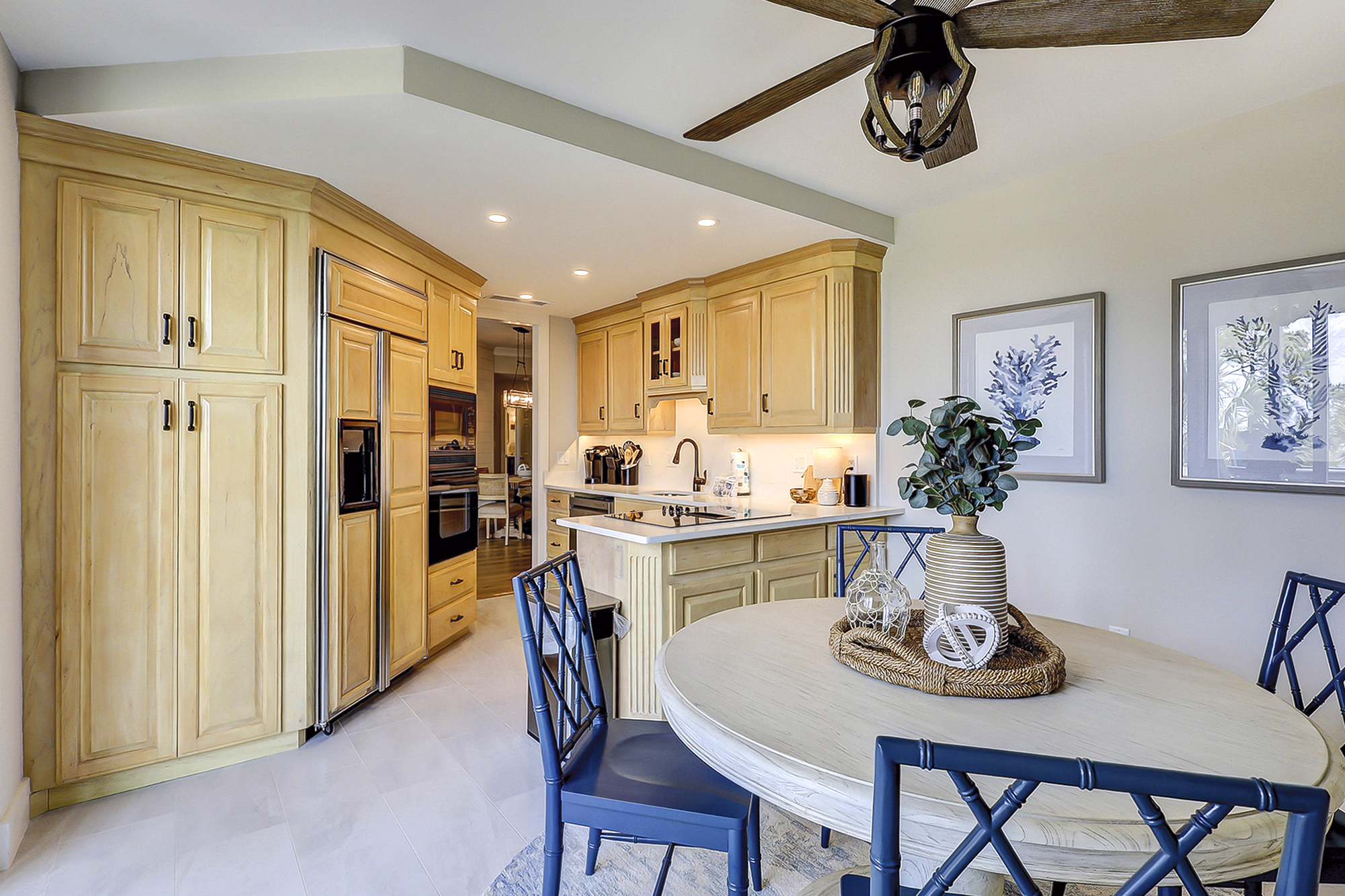 Breakfast Area & Kitchen