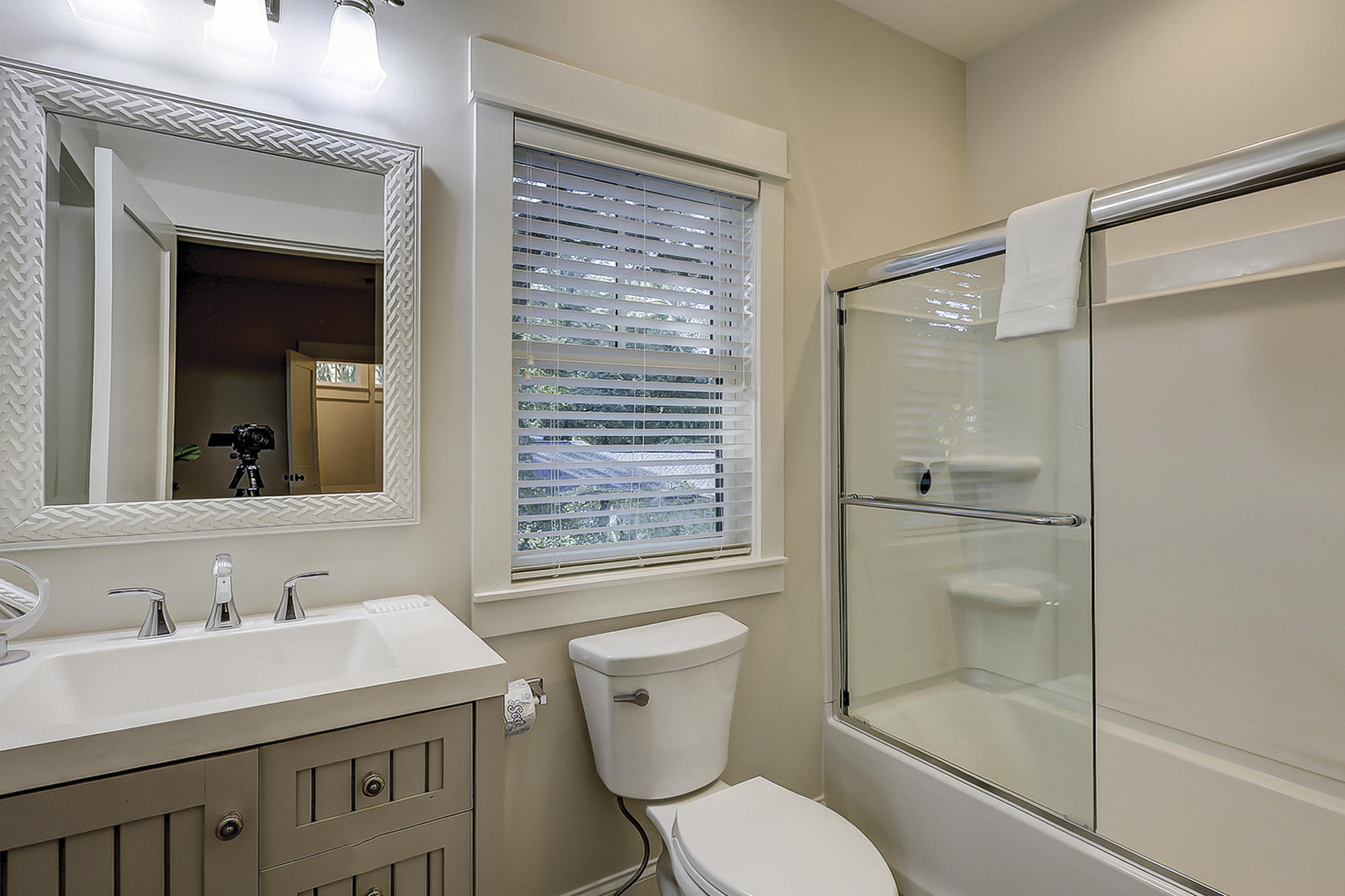 Bunk Suite Full Bathroom