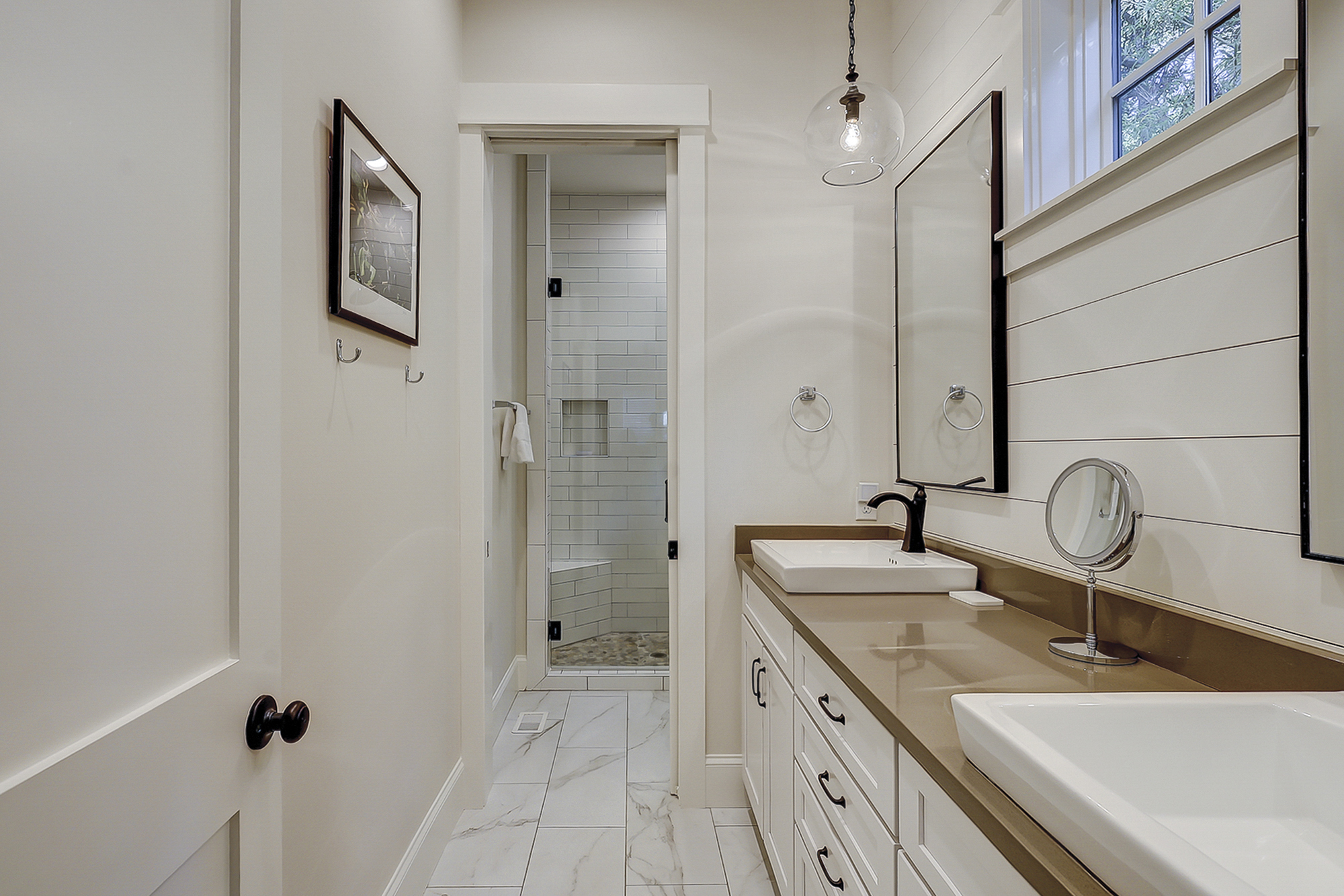 King Suite Full Bathroom