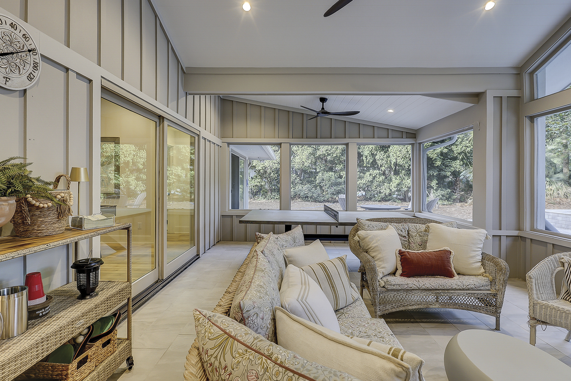 Screened In Porch - Entertainment Area