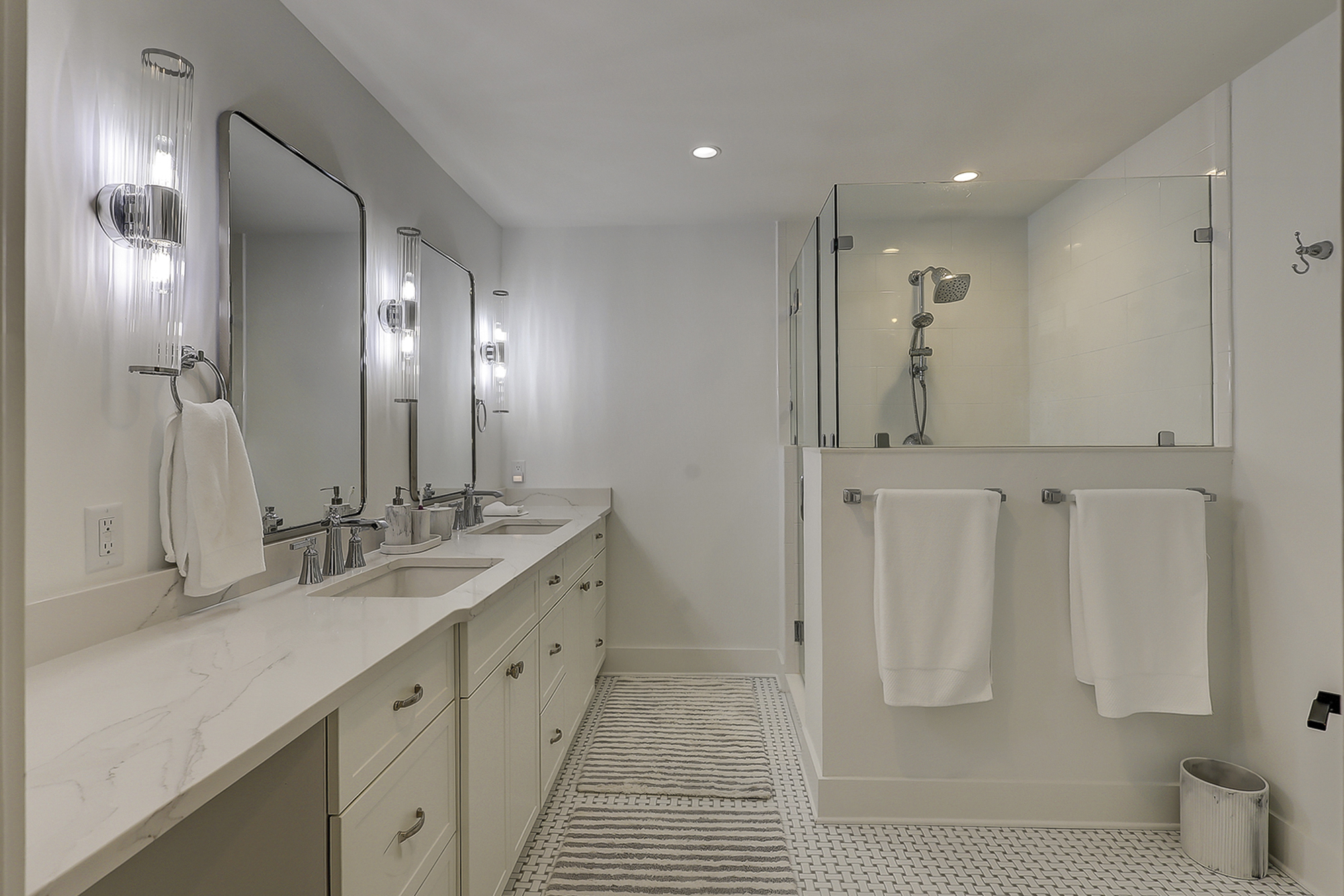 King Suite Full Bathroom