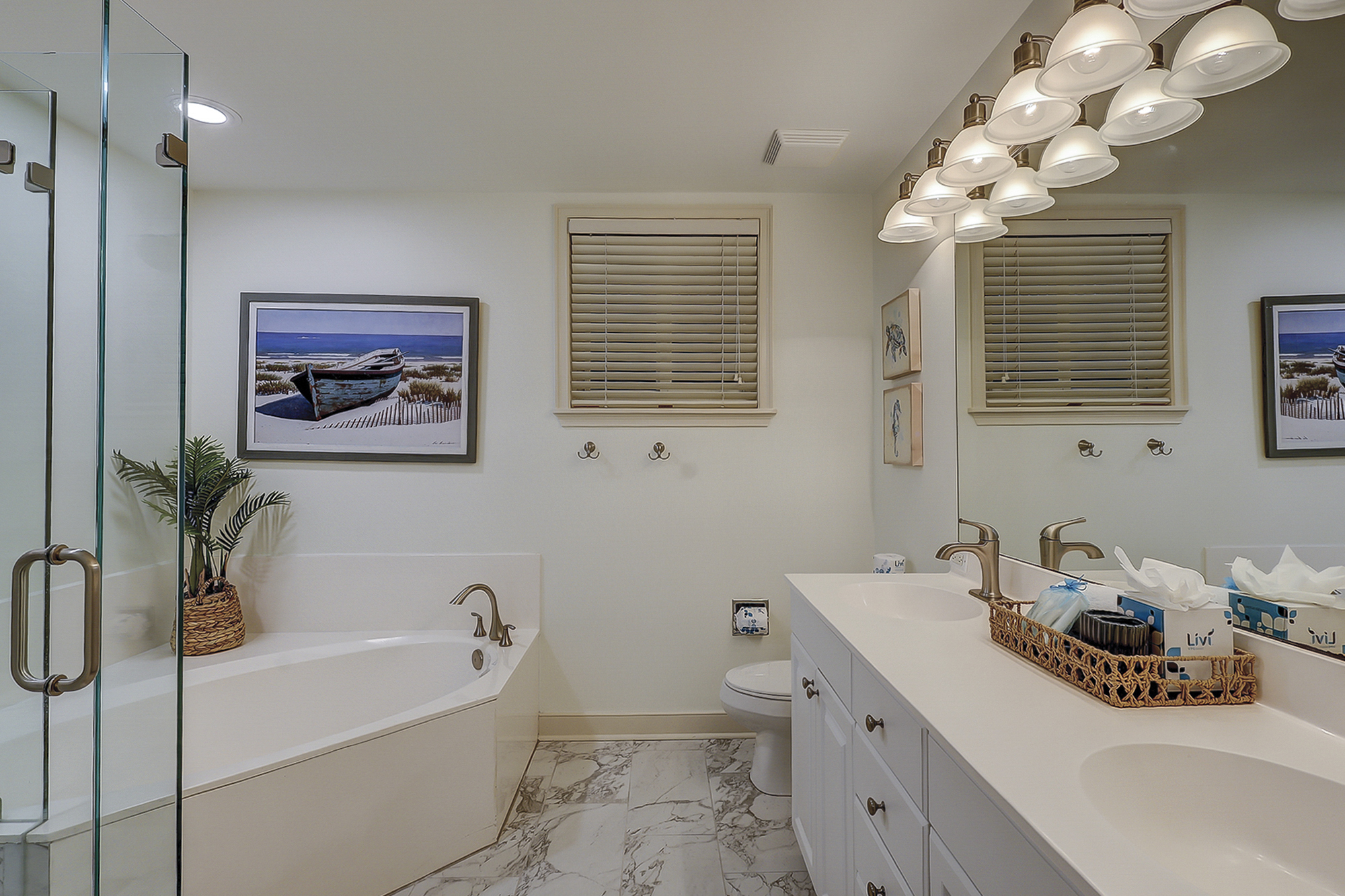 King Suite Full Bathroom