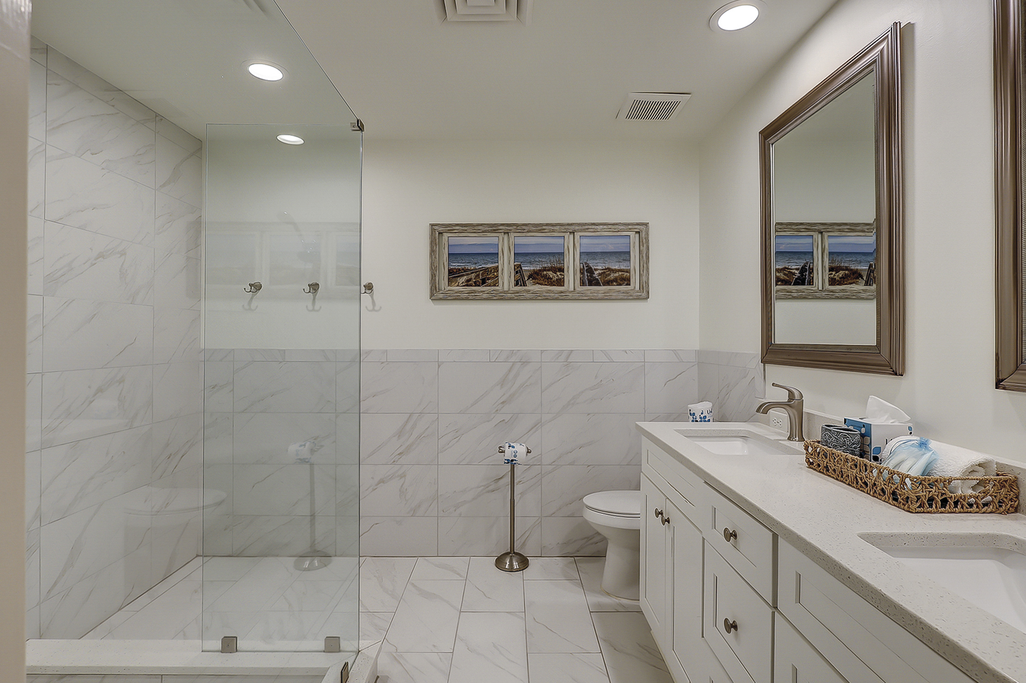 King Suite Full Bath