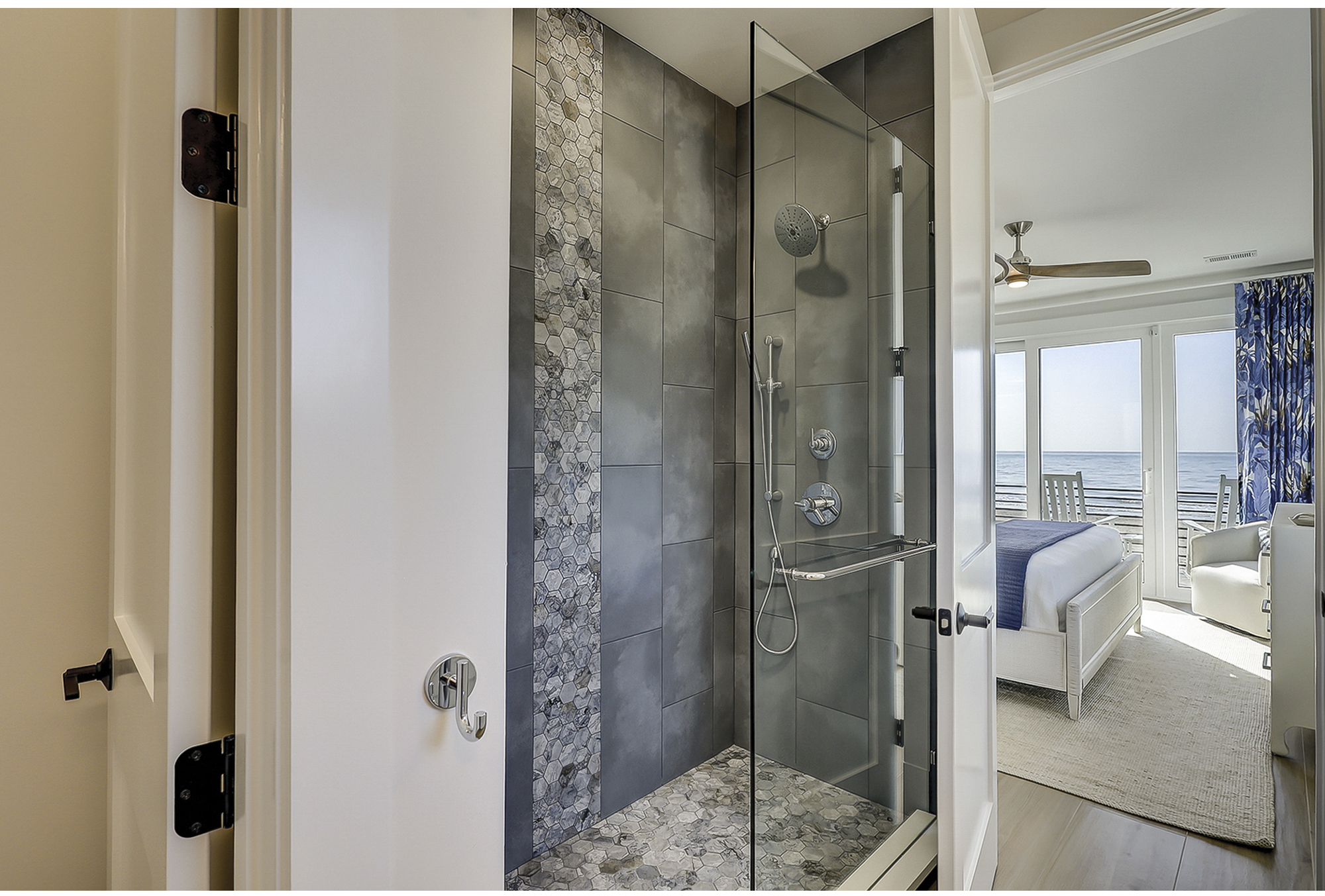 King Suite Full Bathroom