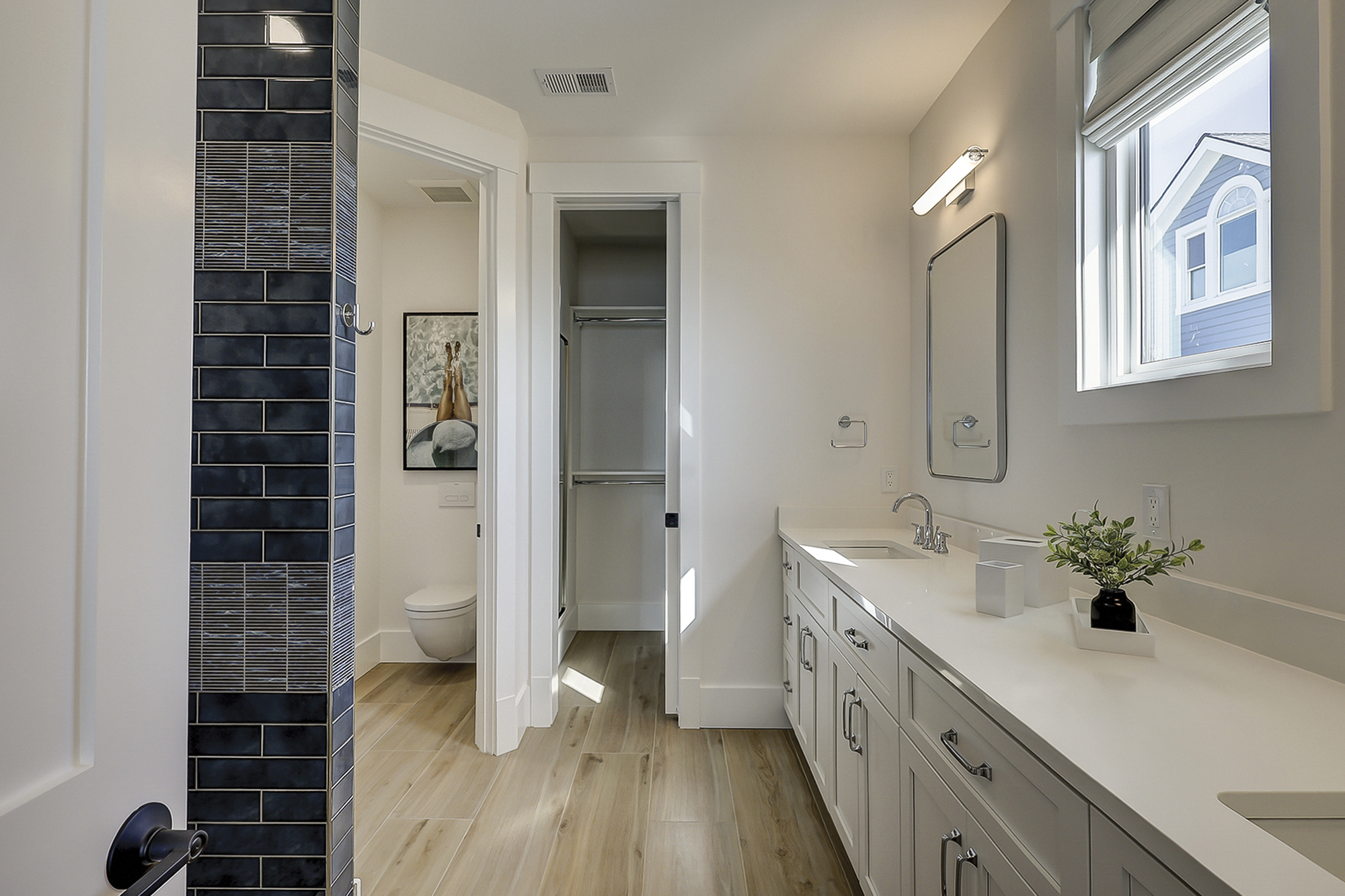 King Suite Full Bathroom