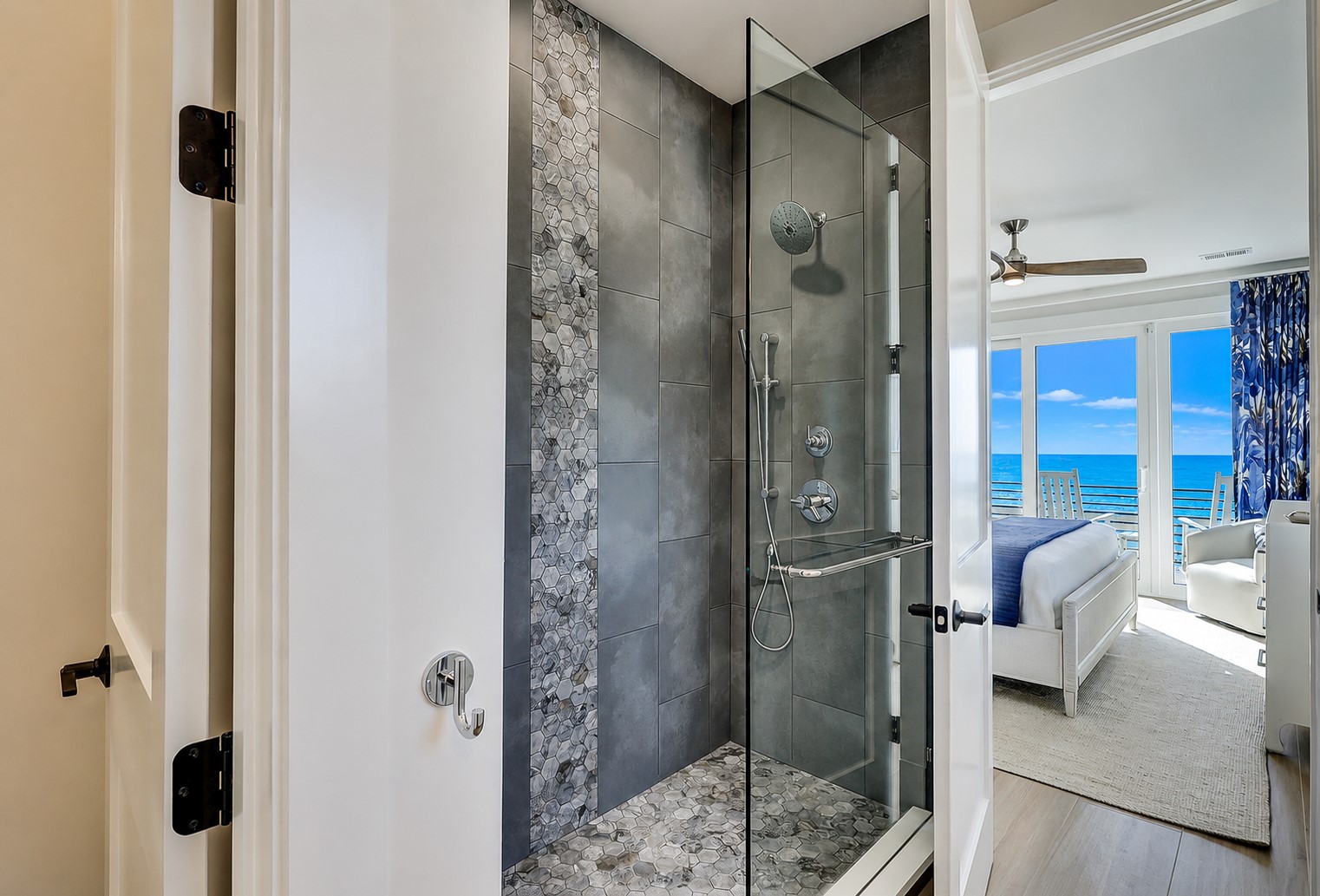 King Suite Full Bathroom