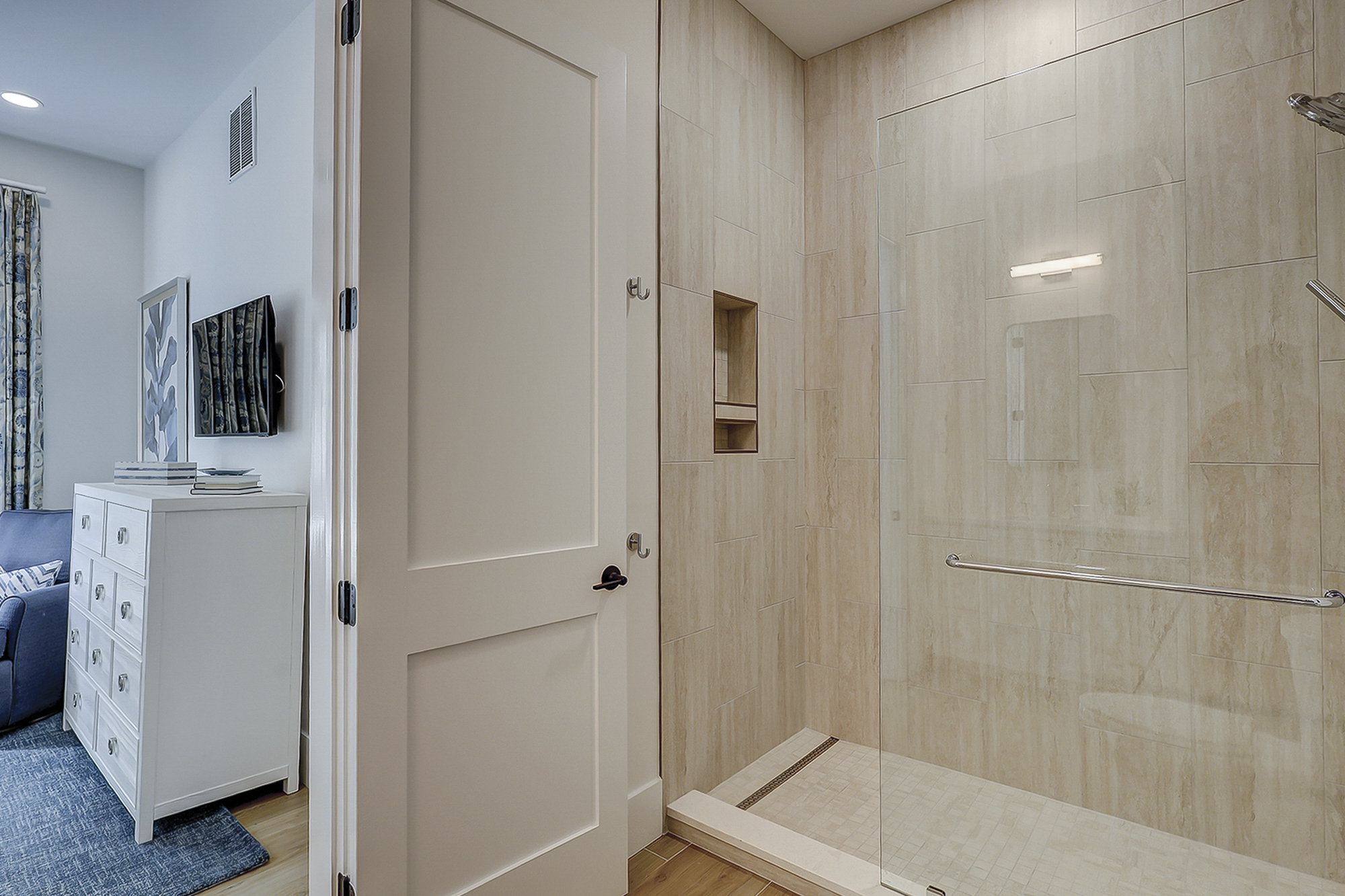 Guest Suite Full Bathroom