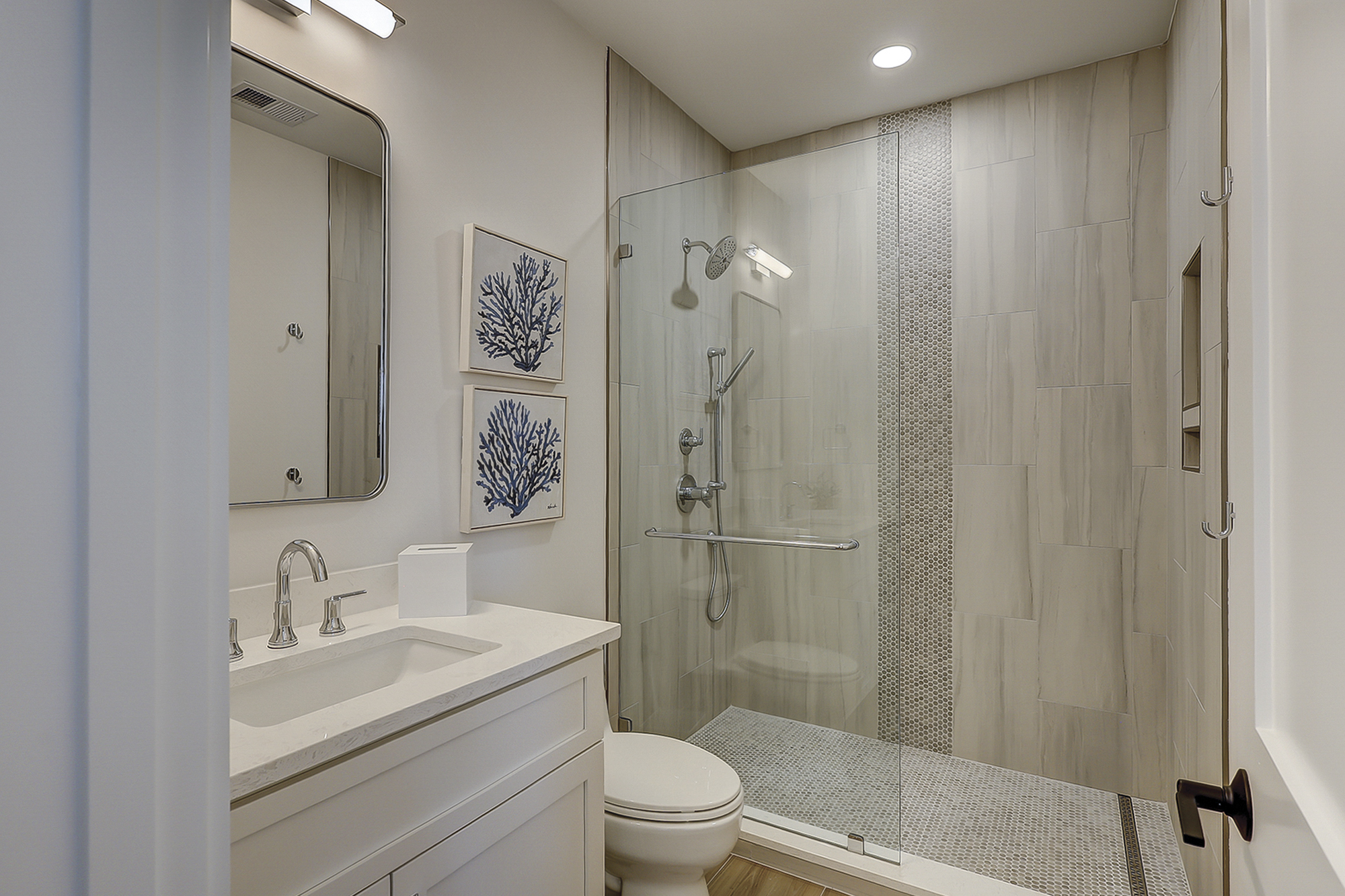 Guest Suite Full Bathroom