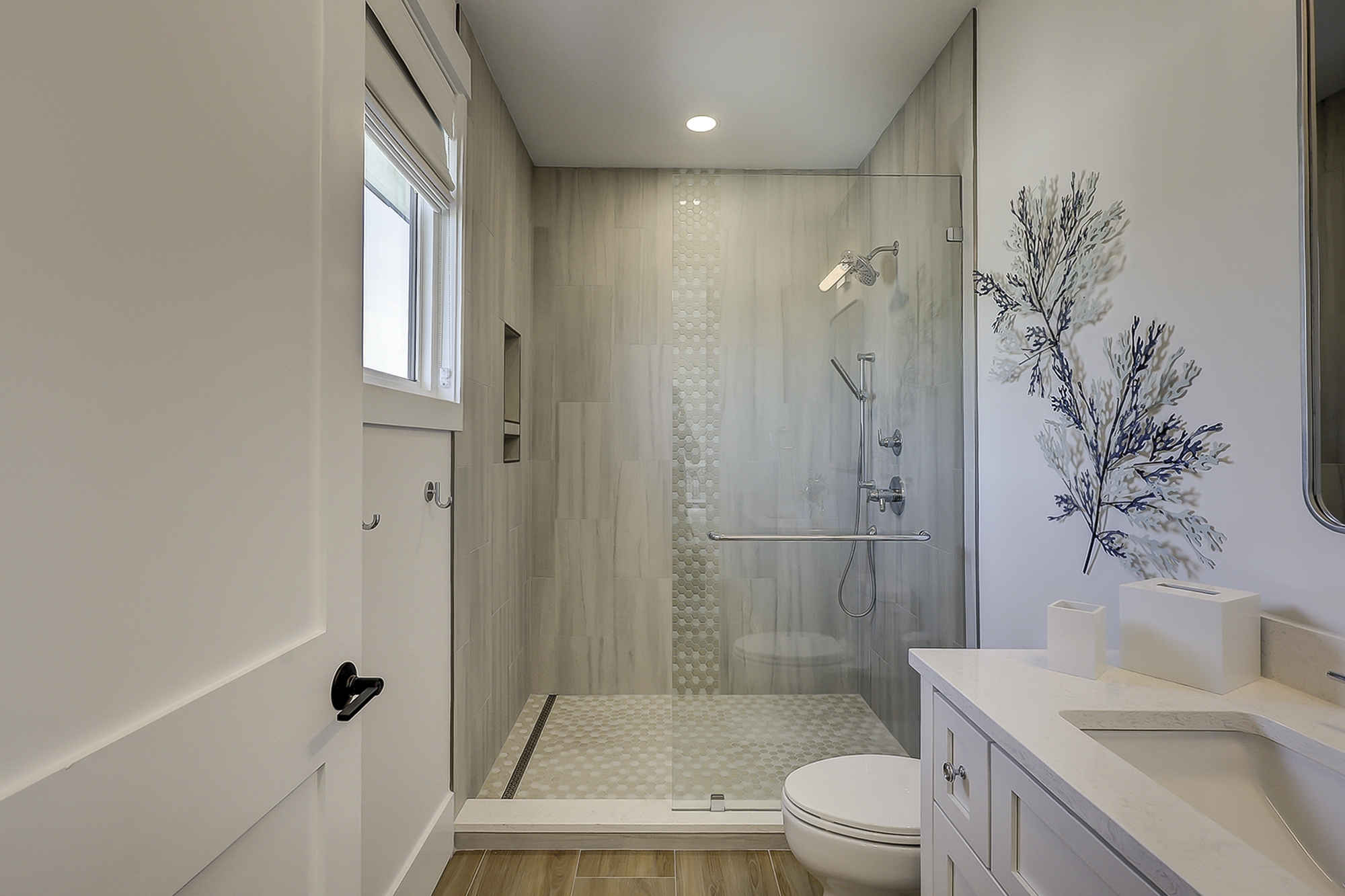 Guest Suite Full Bathroom