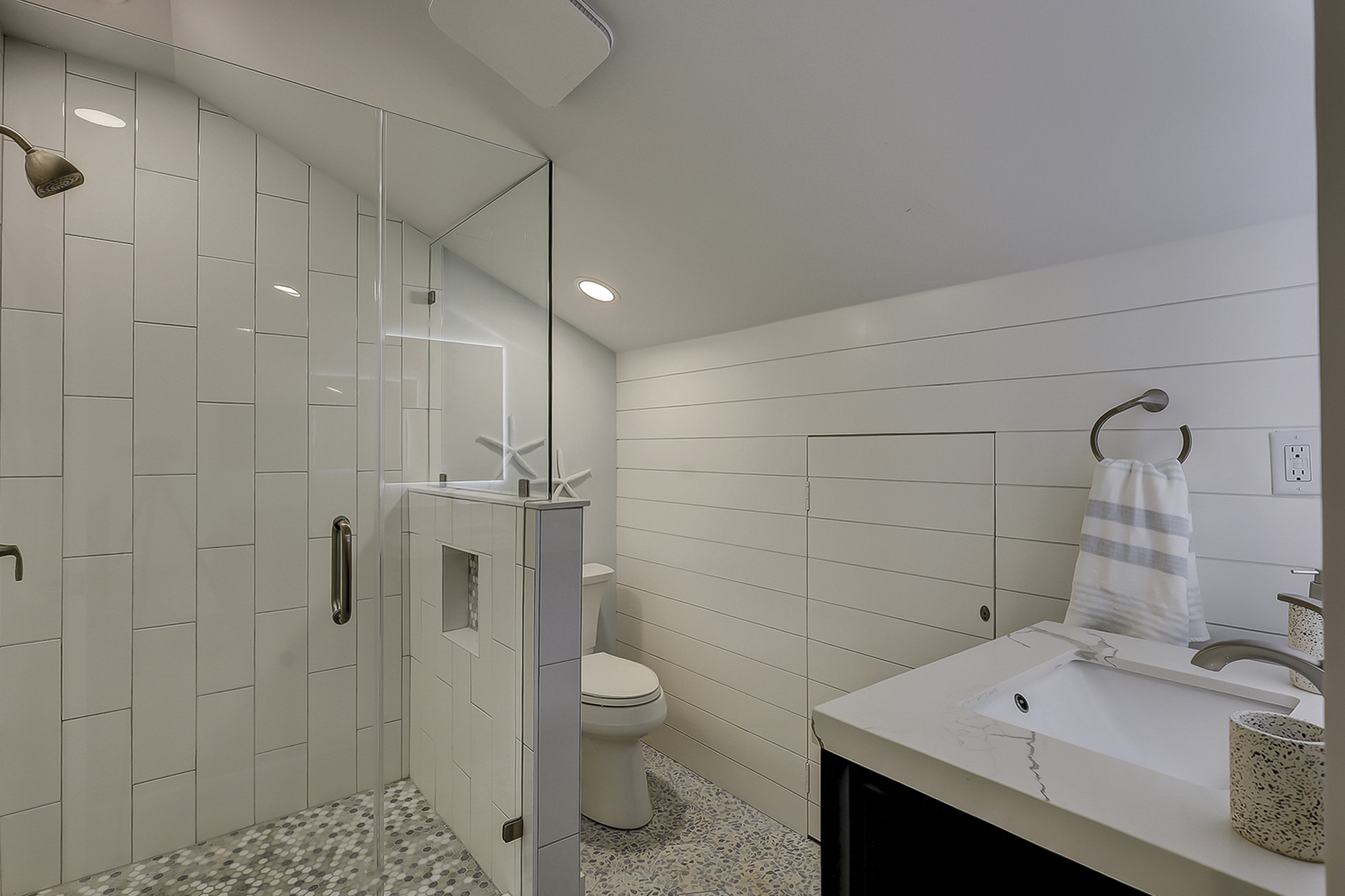 2nd Floor Full Bathroom