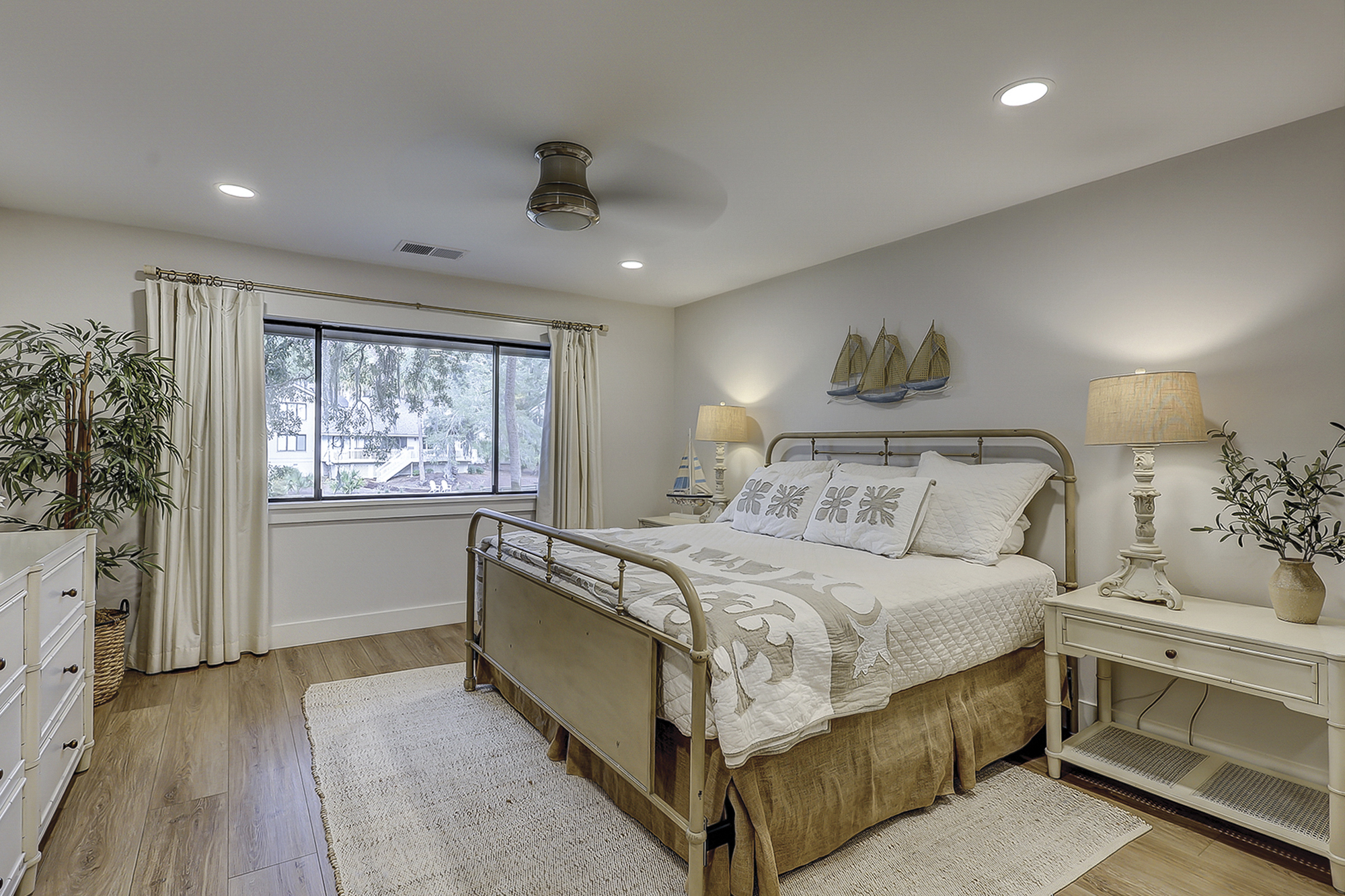 Main Floor Master King Suite