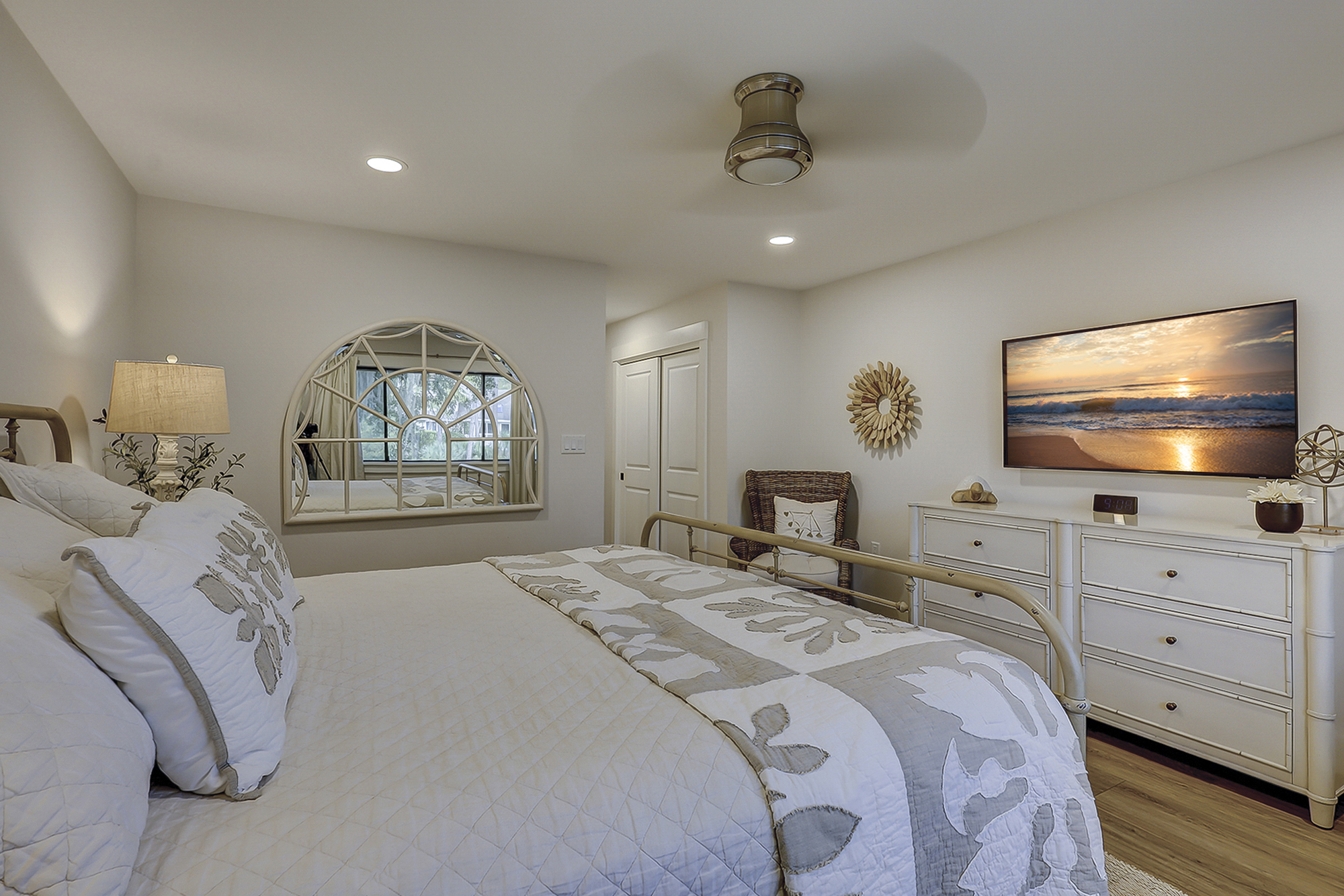 Main Floor Master King Suite