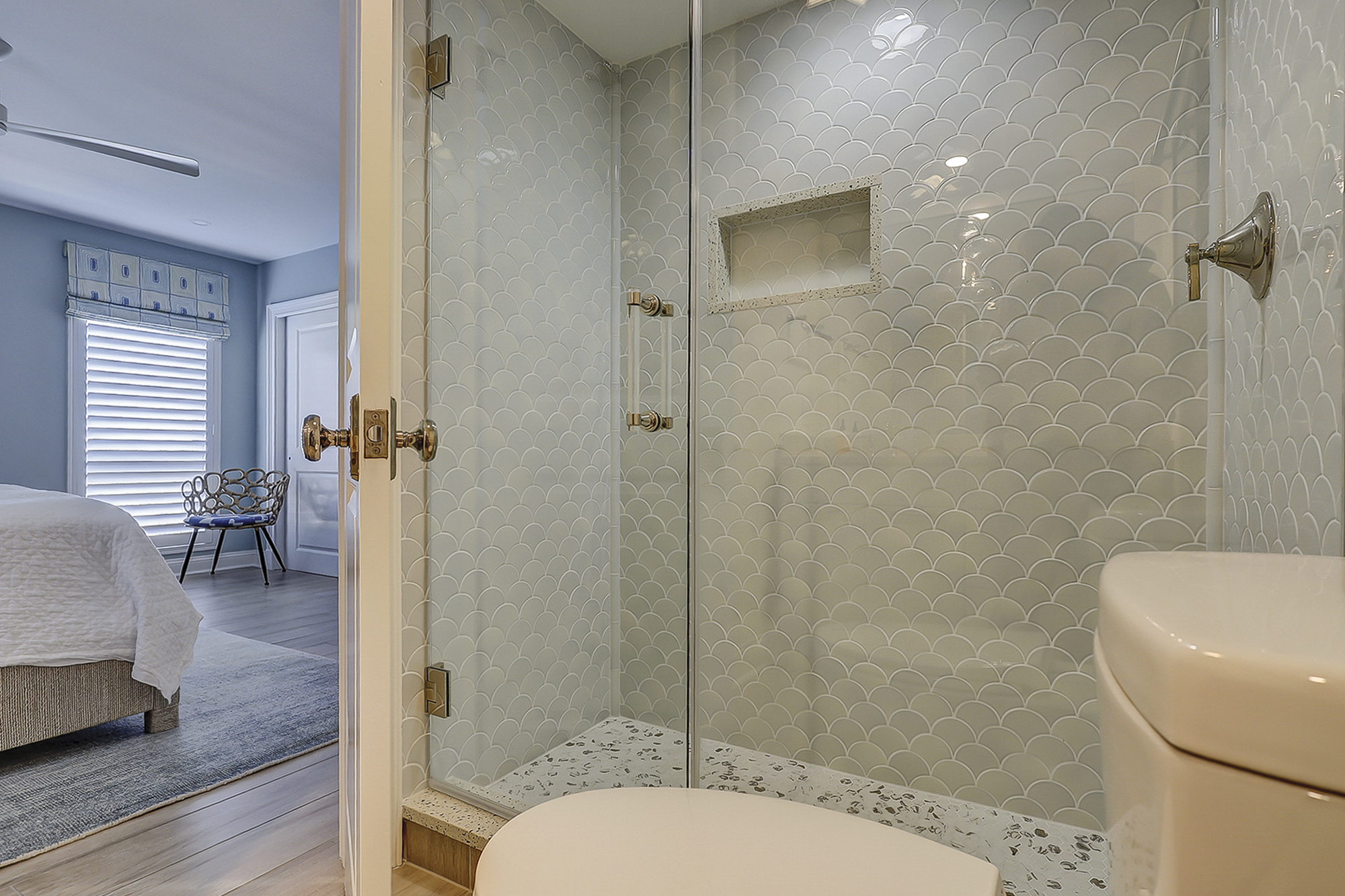 King Suite Full Bathroom