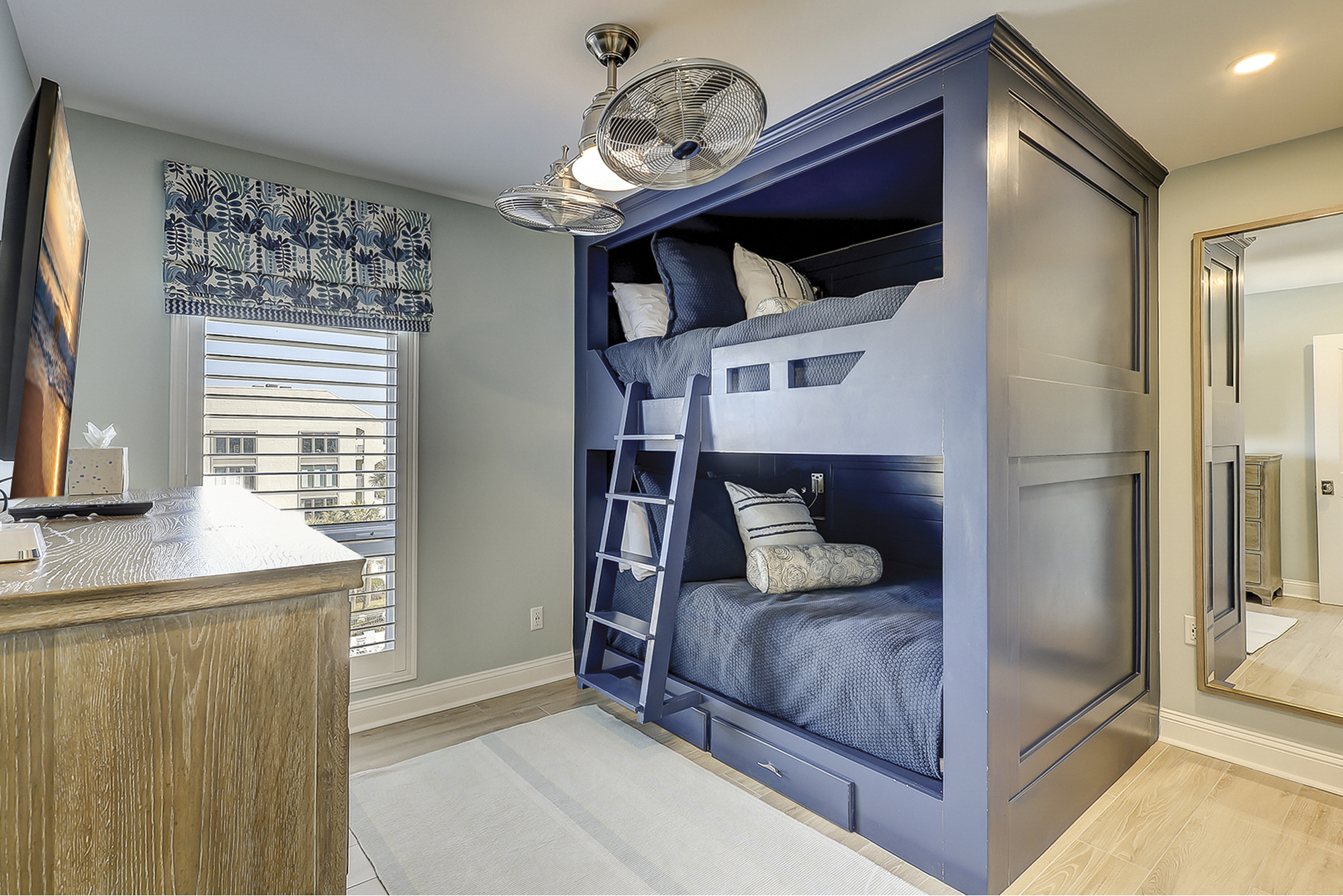 Bunk Bedroom - 2 Twins