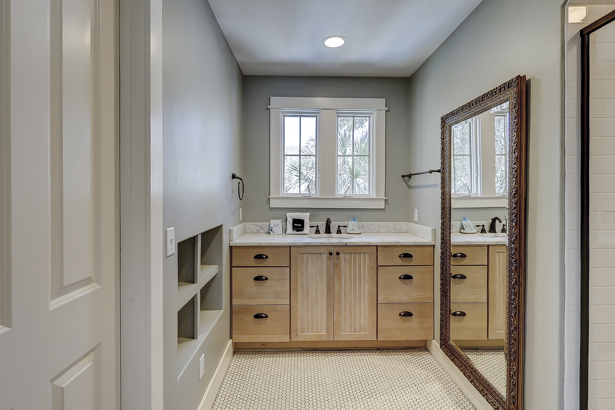 2 Queens Bedroom - Bathroom