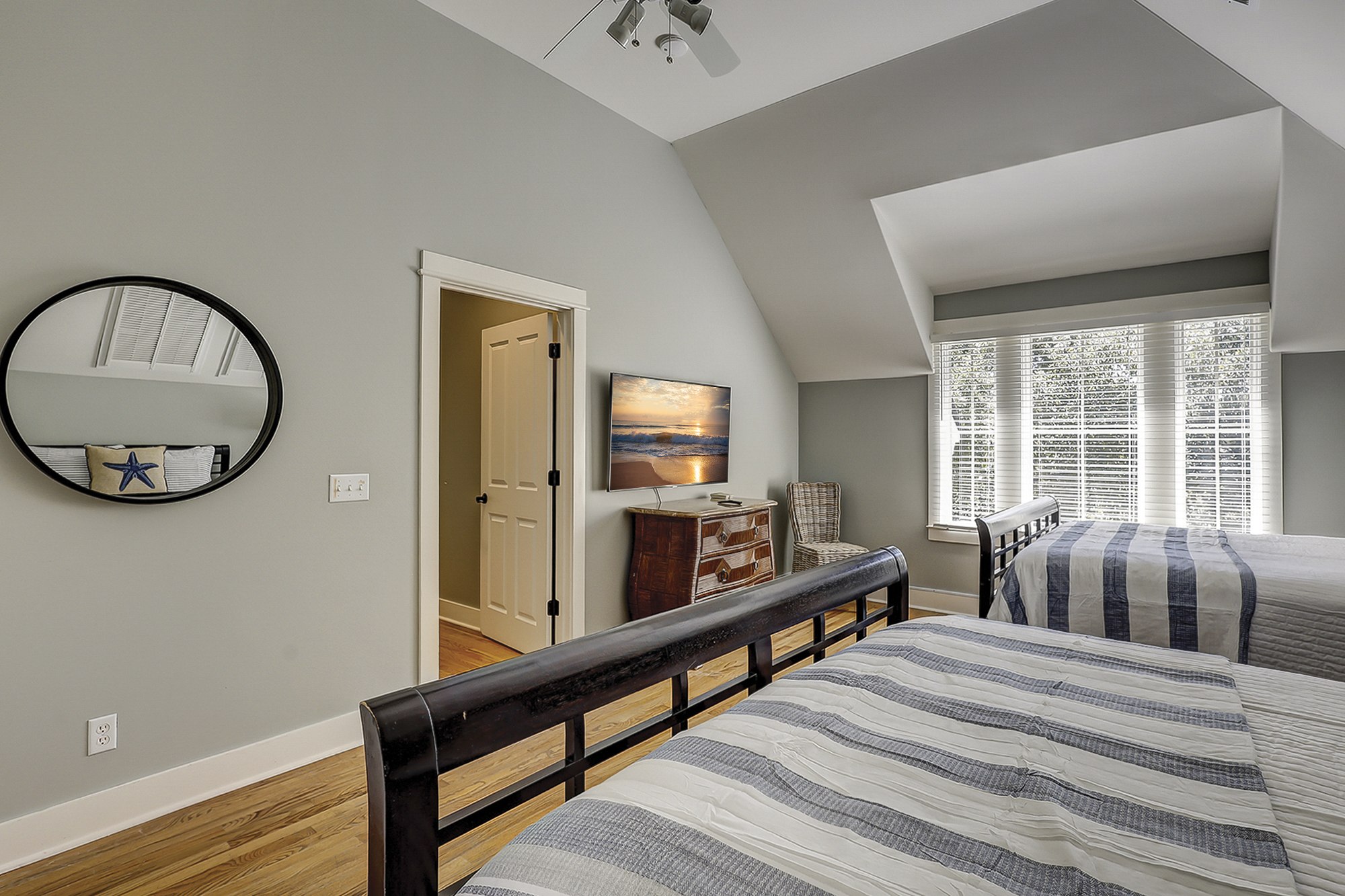 2 Queens Bedroom - 2nd Floor