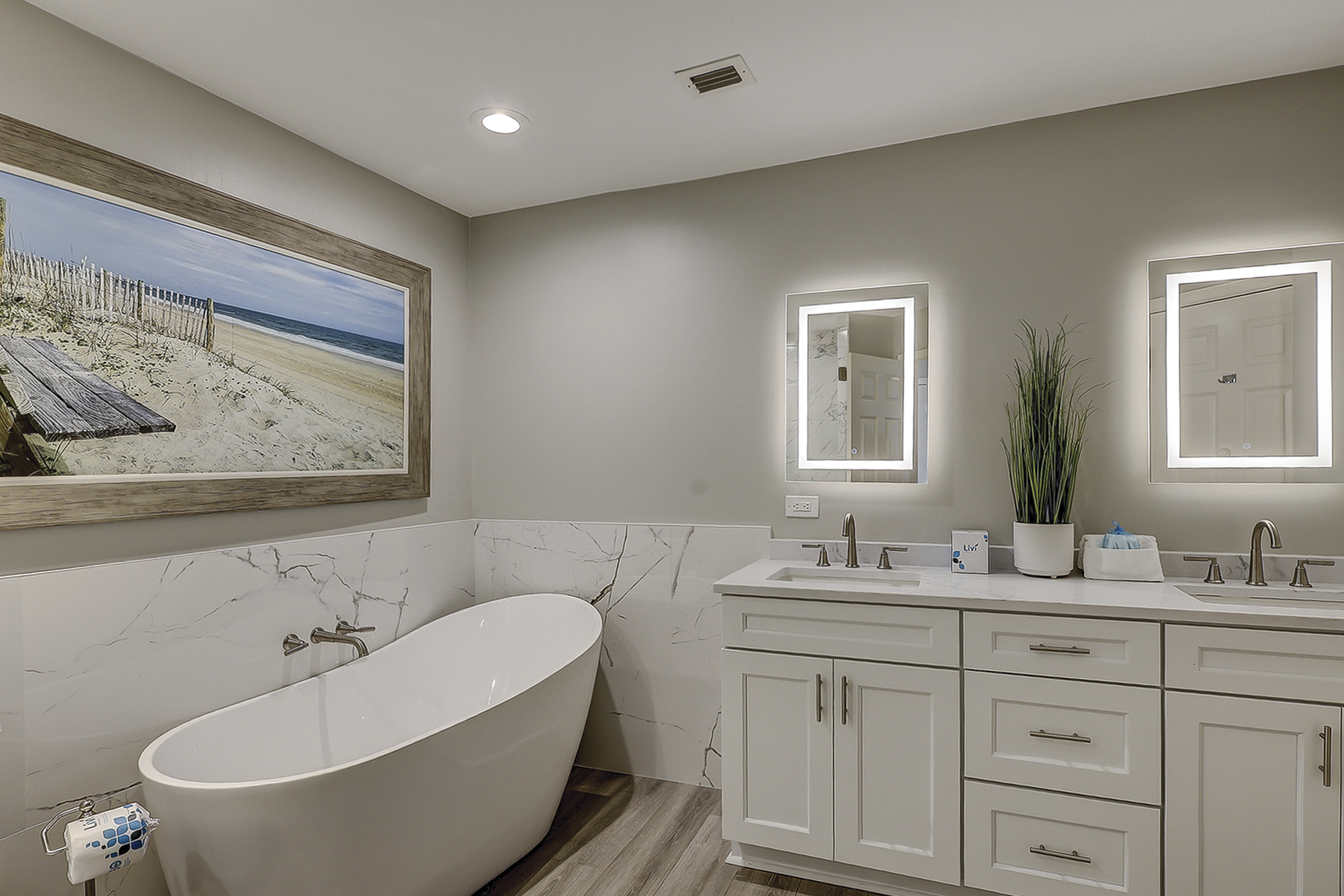 Guest Suite Full Bathroom