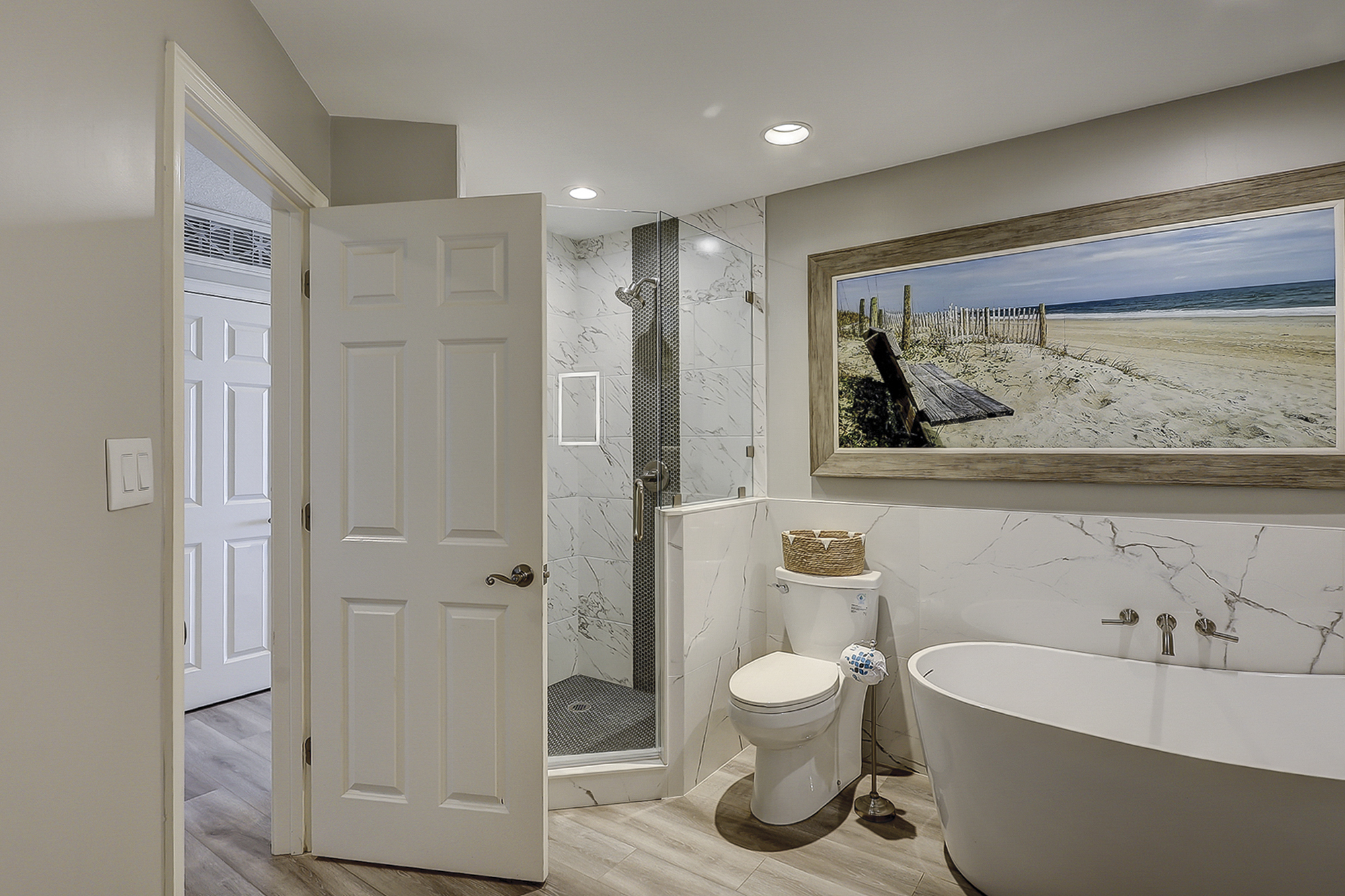 Guest Suite Full Bathroom