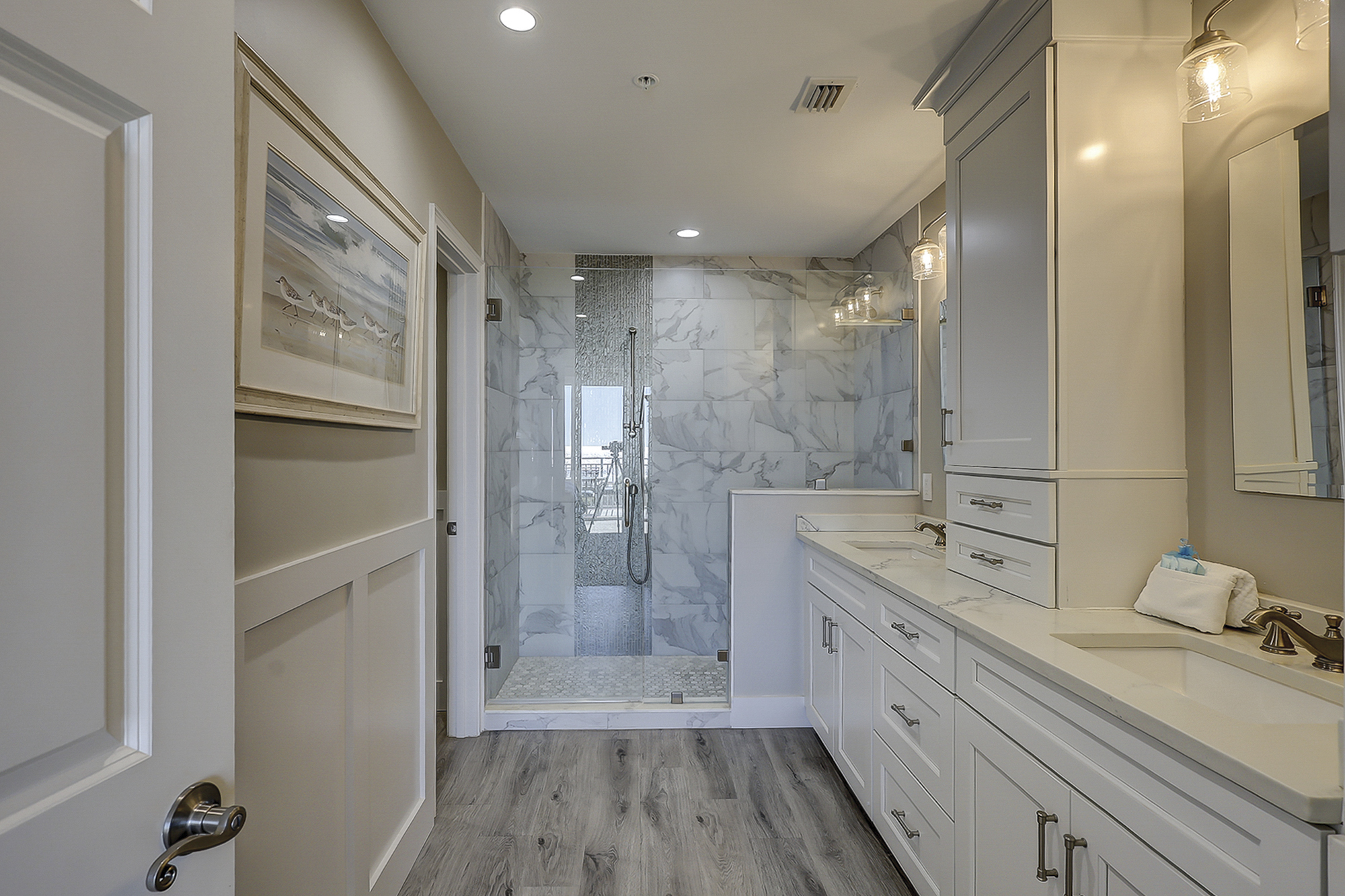 King Suite Full Bathroom