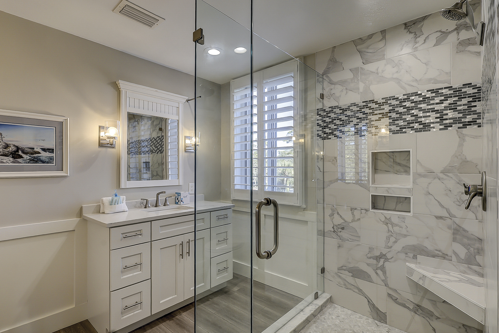 King Suite Full Bathroom