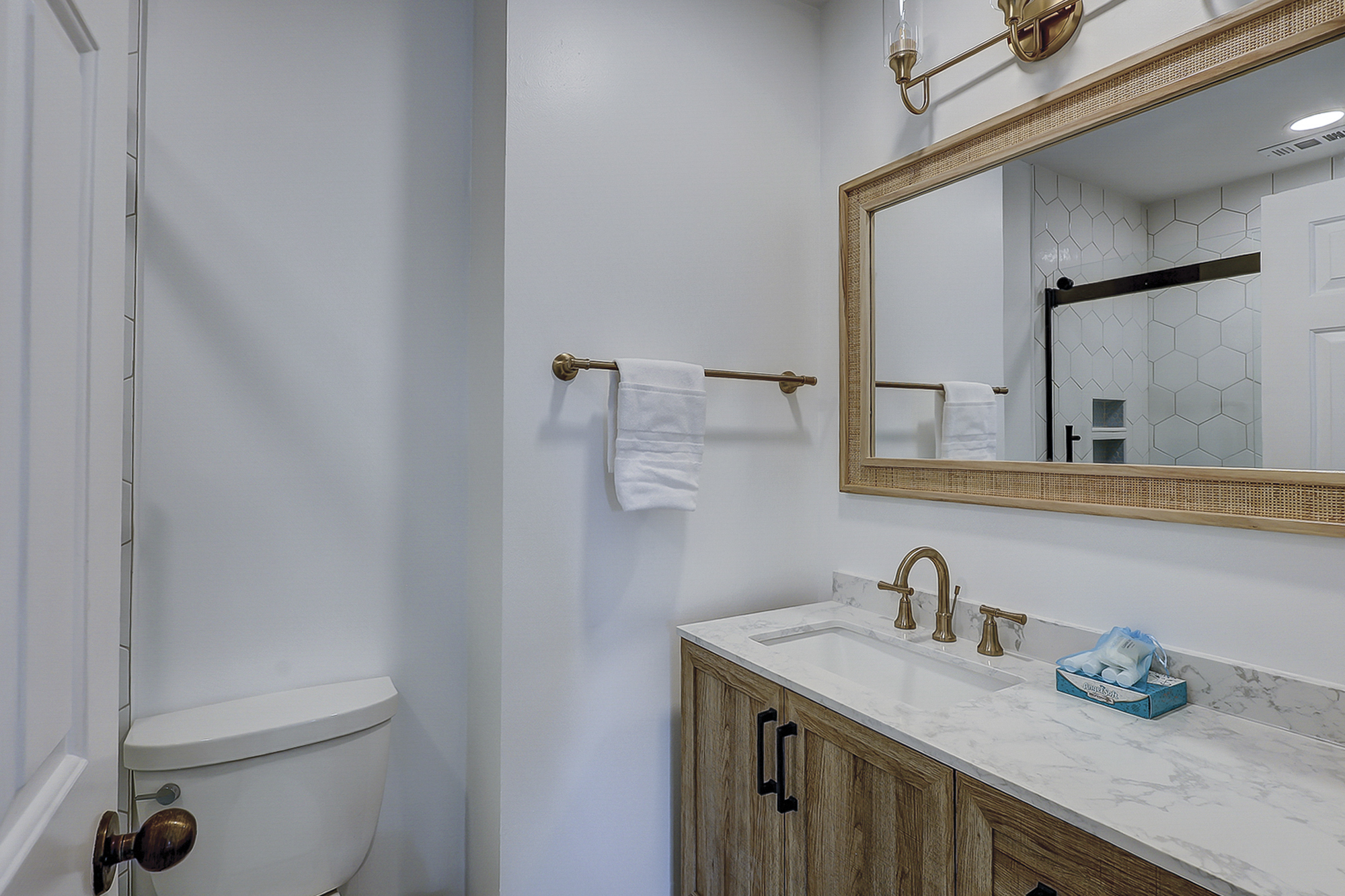 King Suite - 2nd Floor Bathroom