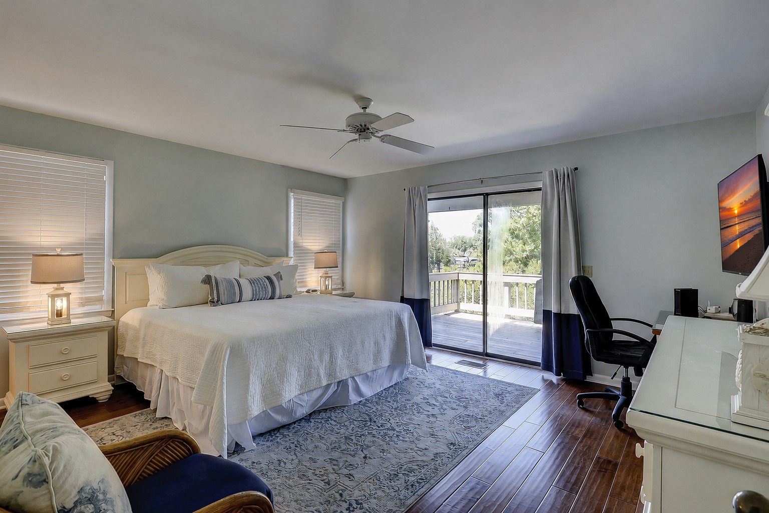Main Floor King Suite
