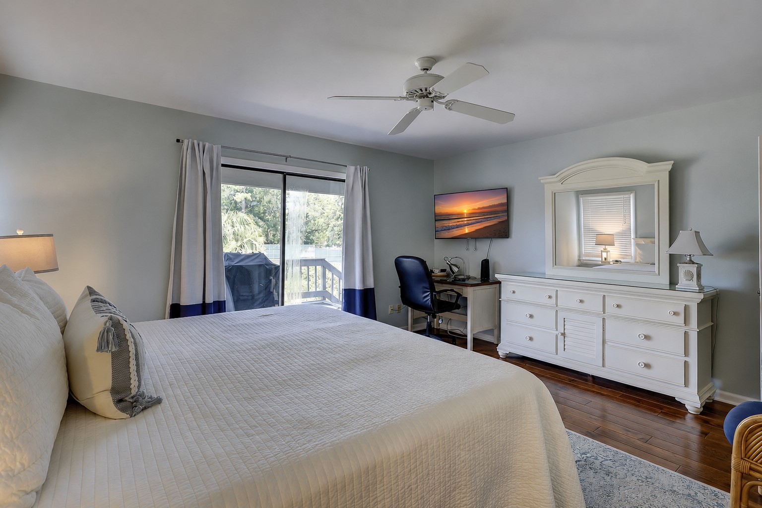 Main Floor King Suite
