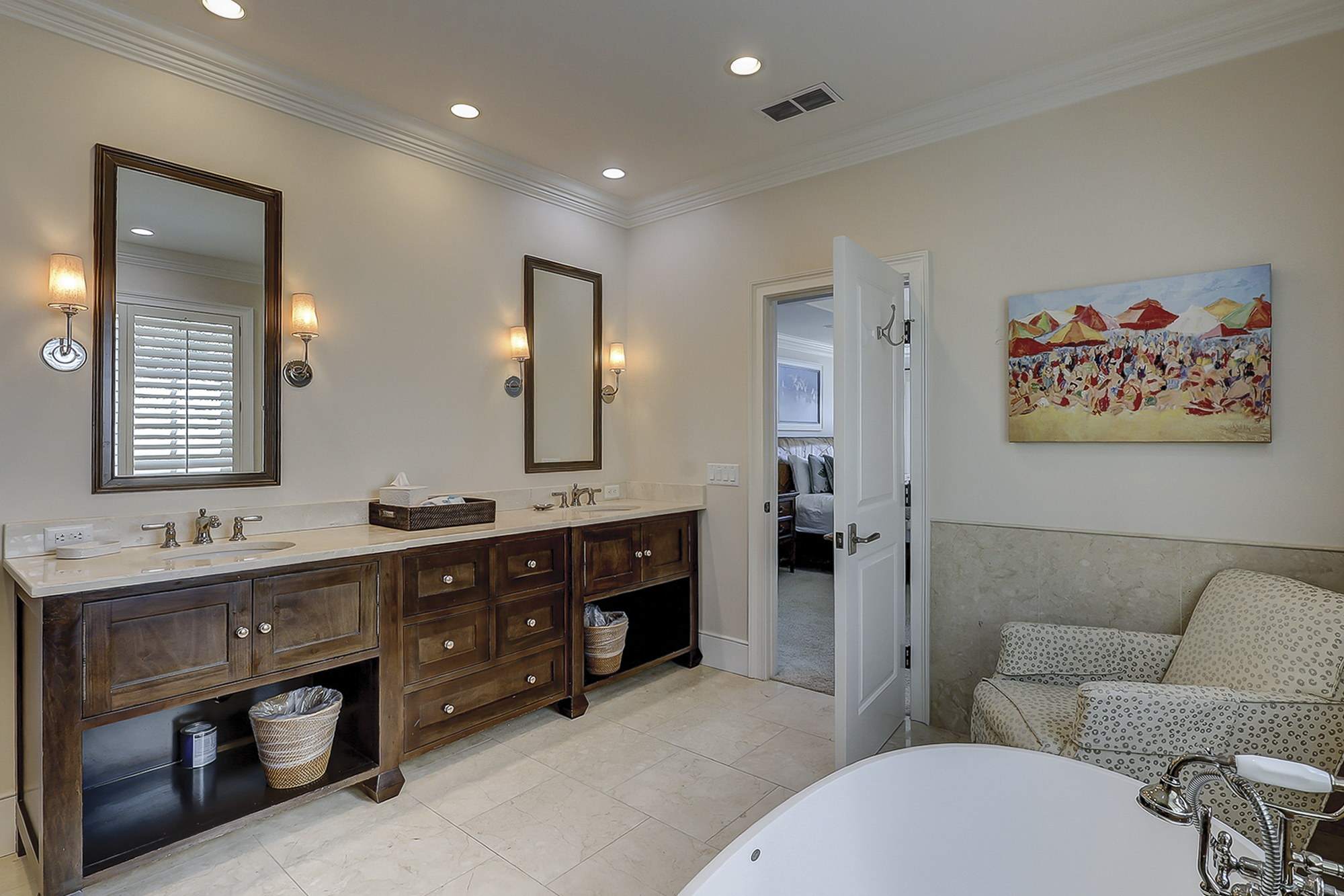 1st Floor King Suite Full Bathroom