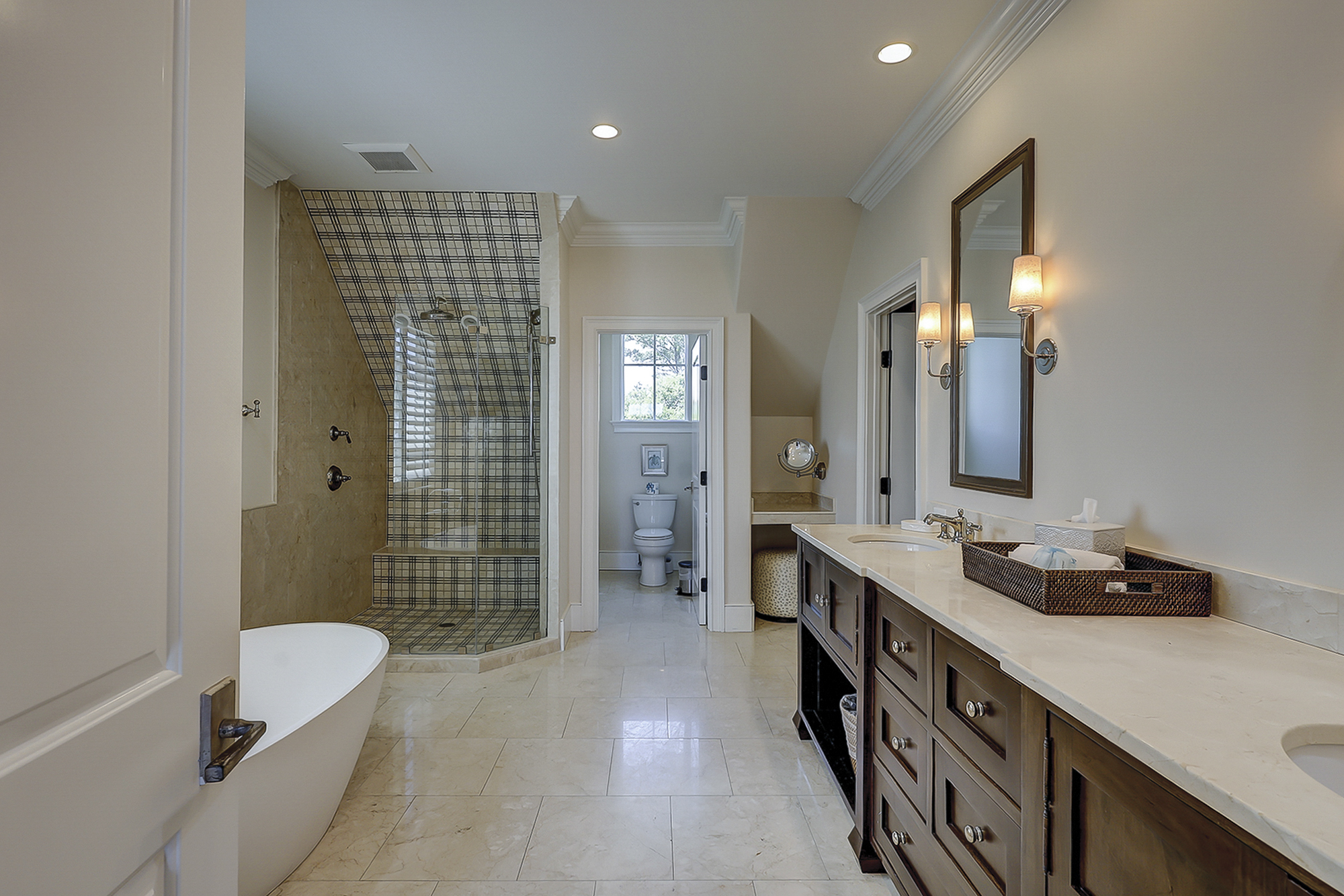2nd Floor King Suite Full Bathroom