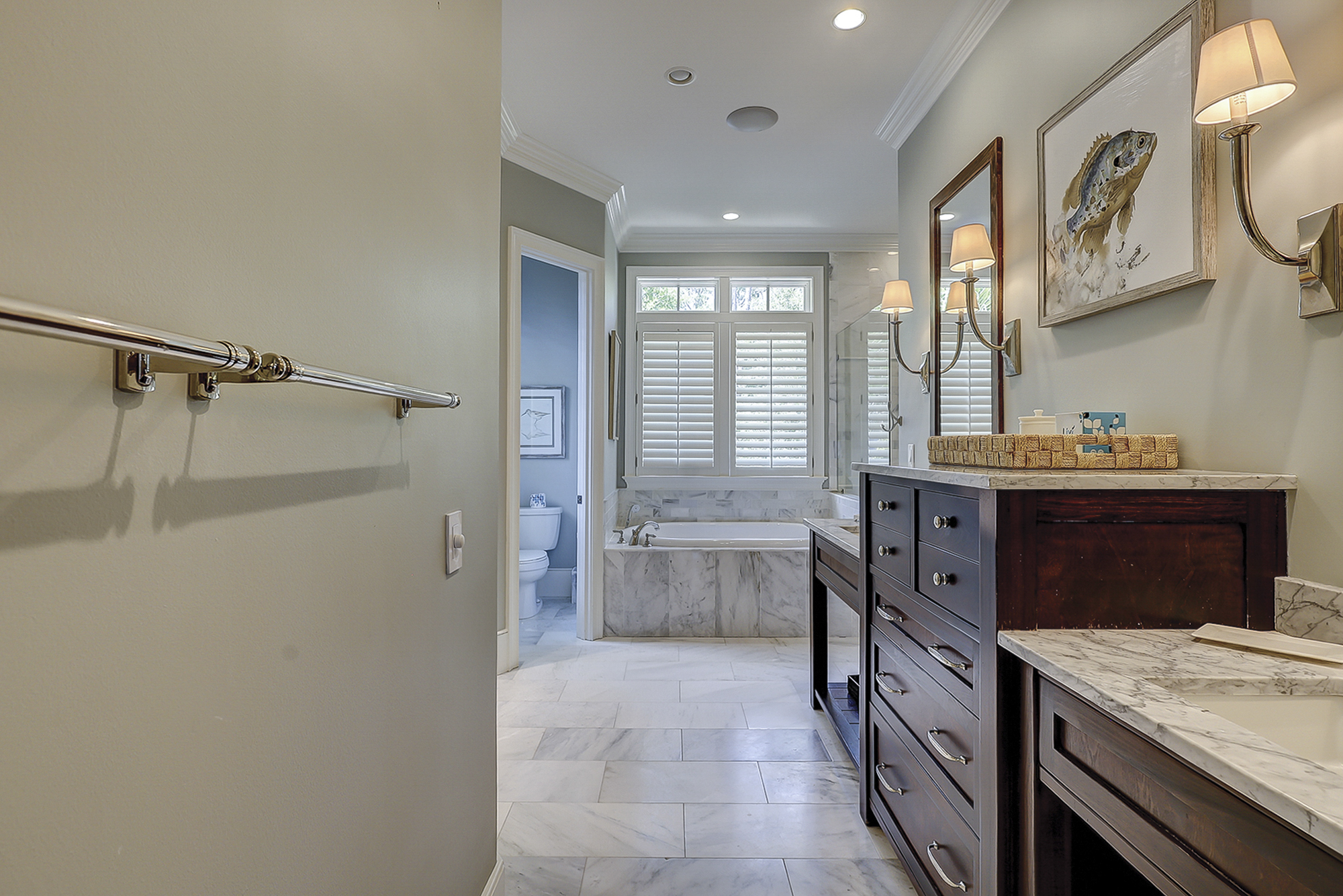 King Suite Full Bathroom
