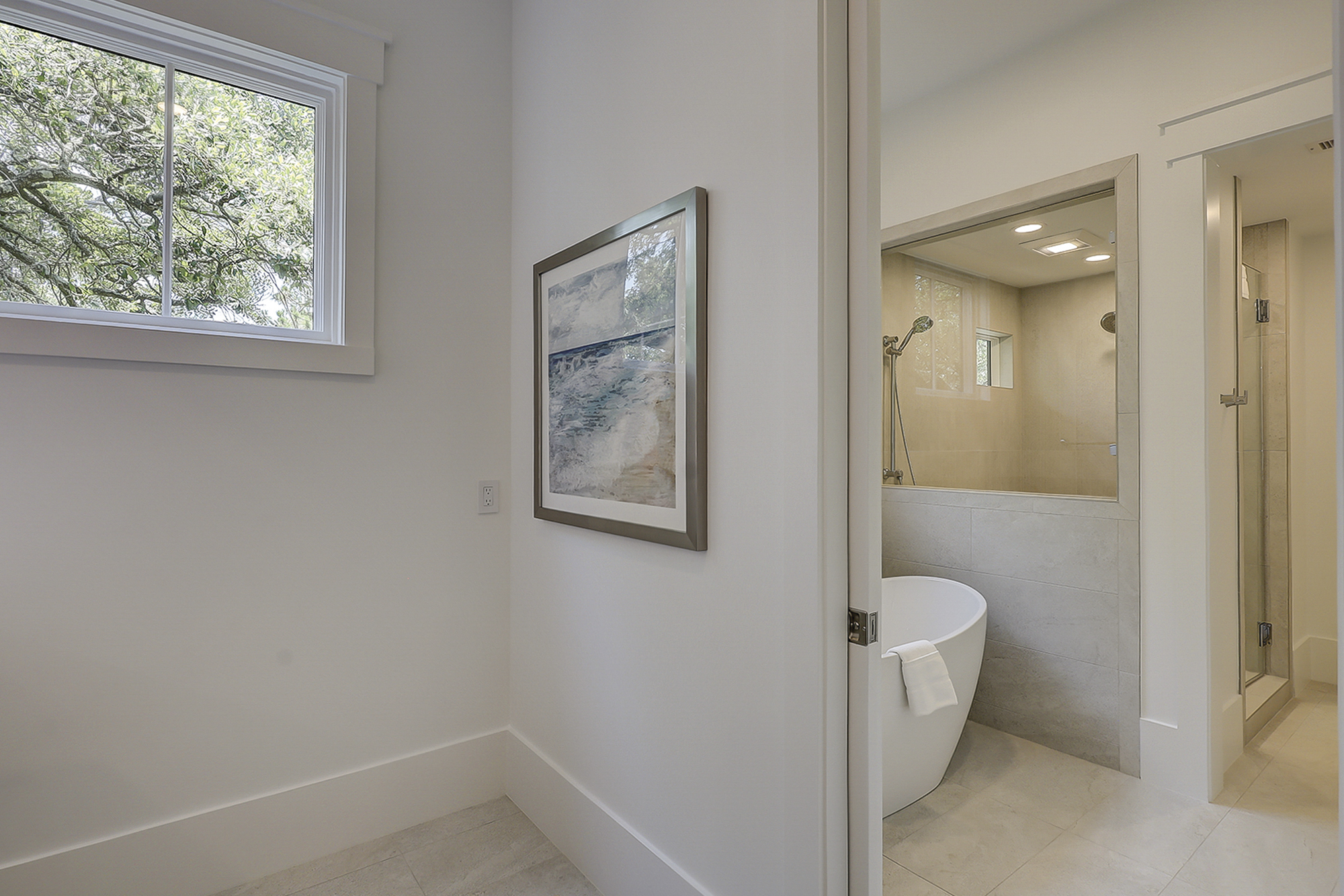 King Suite Full Bathroom