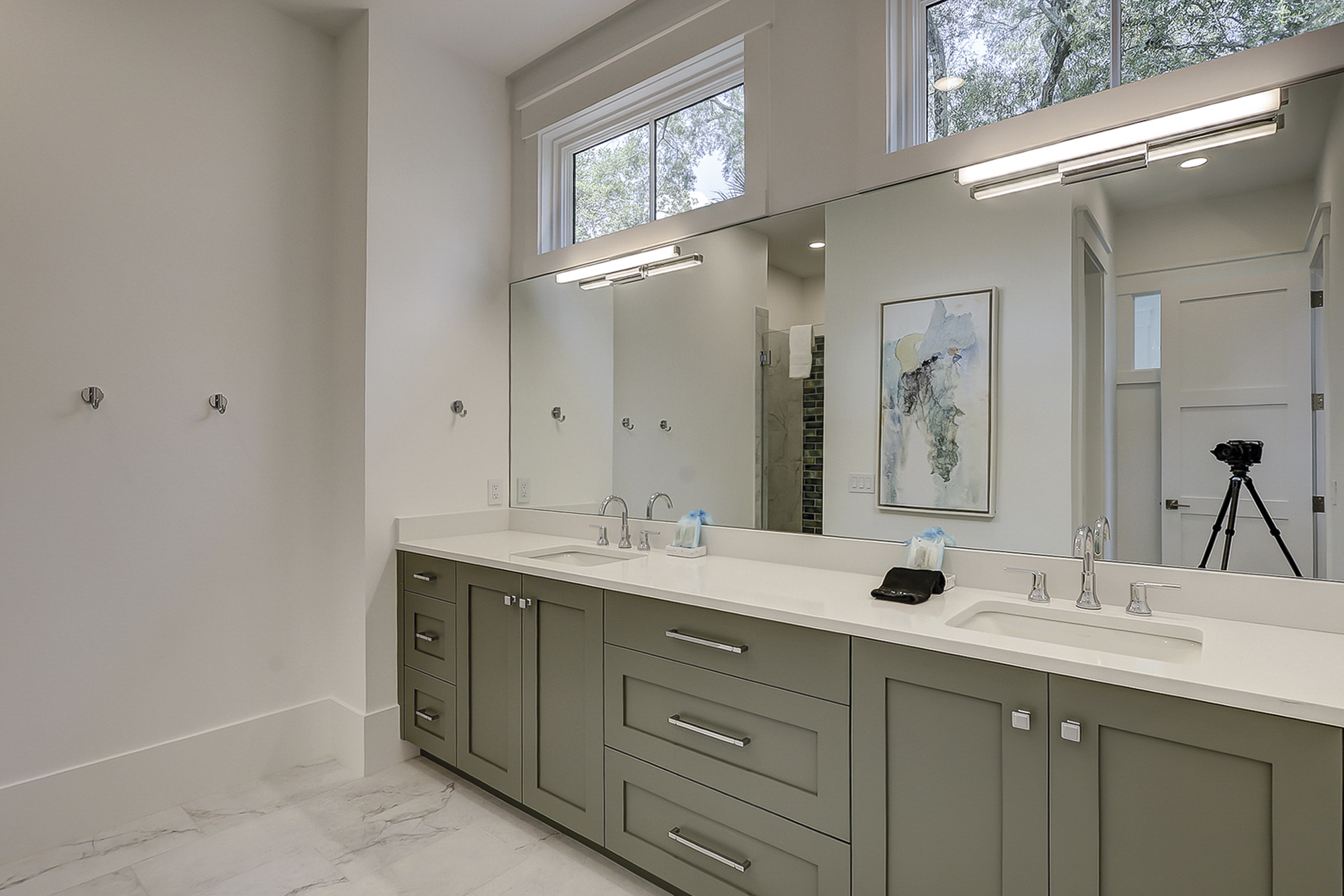King Suite Full Bathroom