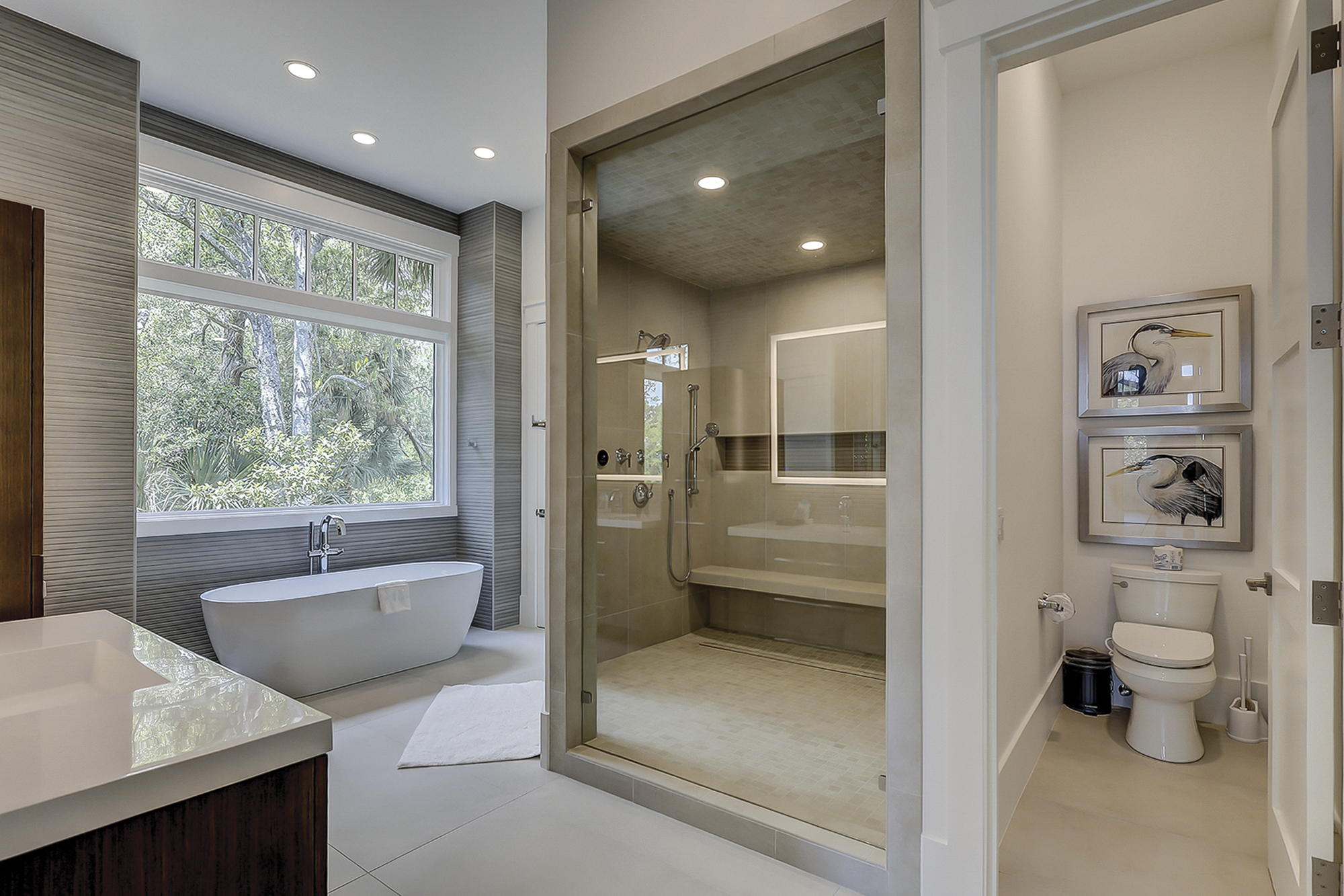 Main Floor King Suite Full Bathroom