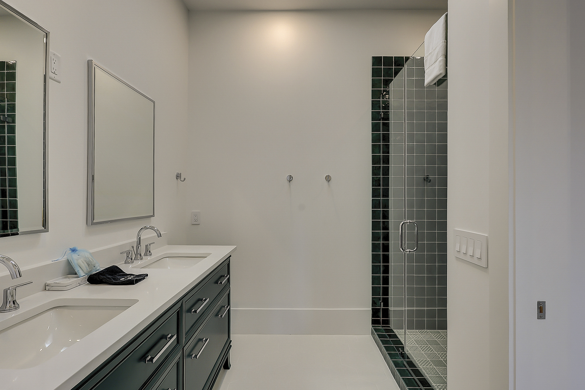 King Suite Full Bathroom