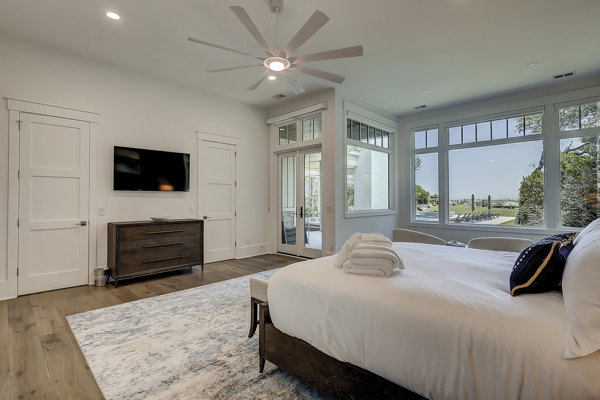 Main Floor King Suite