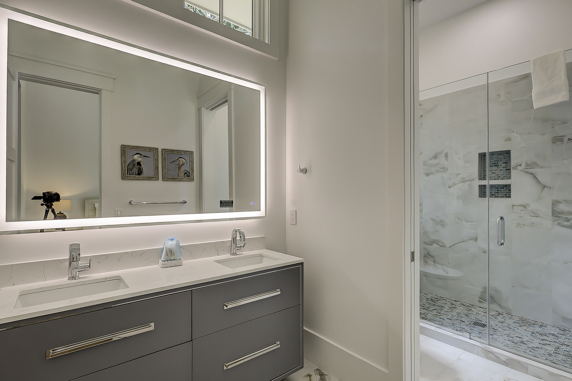 King Suite Full Bathroom