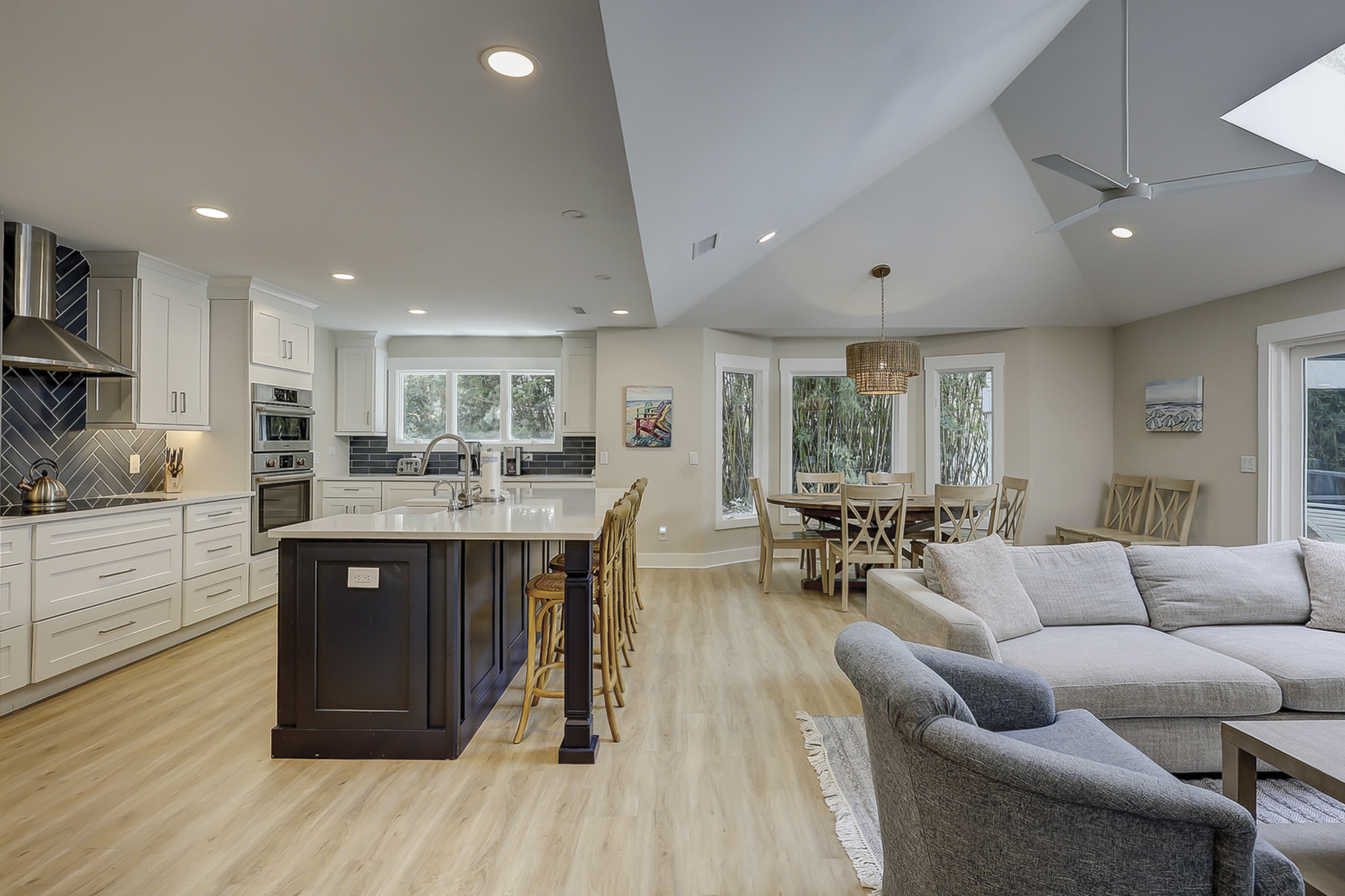 Full Kitchen with Island