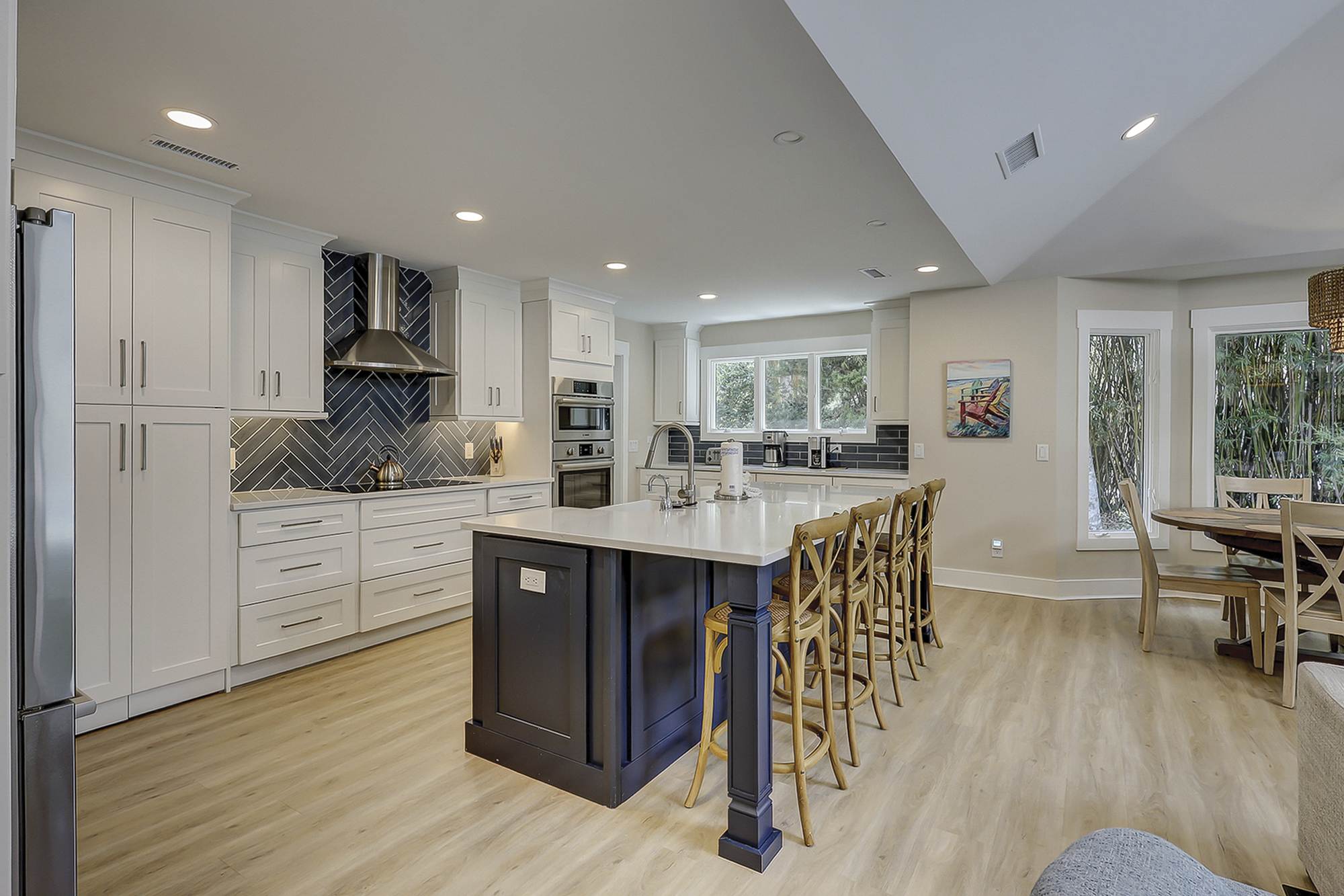 Full Kitchen with Island