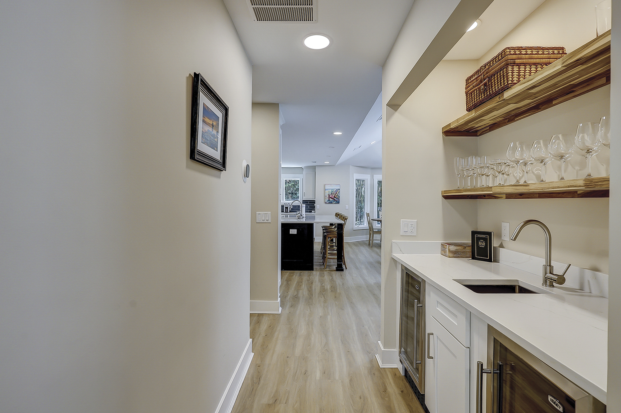 Bar Area in Hallway to Kitchen